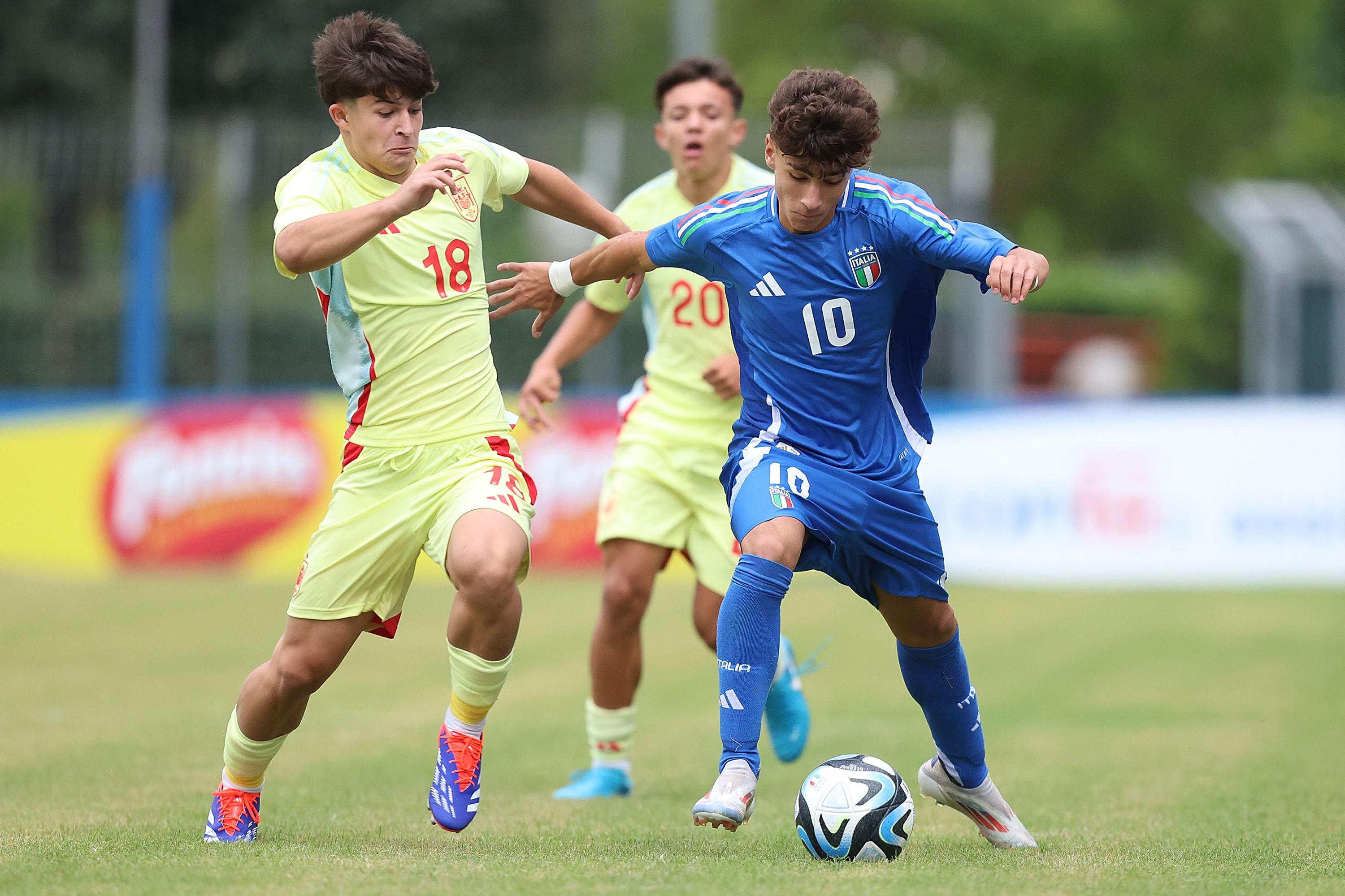 FLORENCE, ITALY - SEPTEMBER 17: Thomas Corigliano of Italy U16 in action during the friendly match between Italy U16 and Spain U16 at Centro Tecnico Federale di Coverciano on September 17, 2024 in Florence, Italy. (Photo by Gabriele Maltinti/Getty Images) *** Local Caption *** Thomas Corigliano