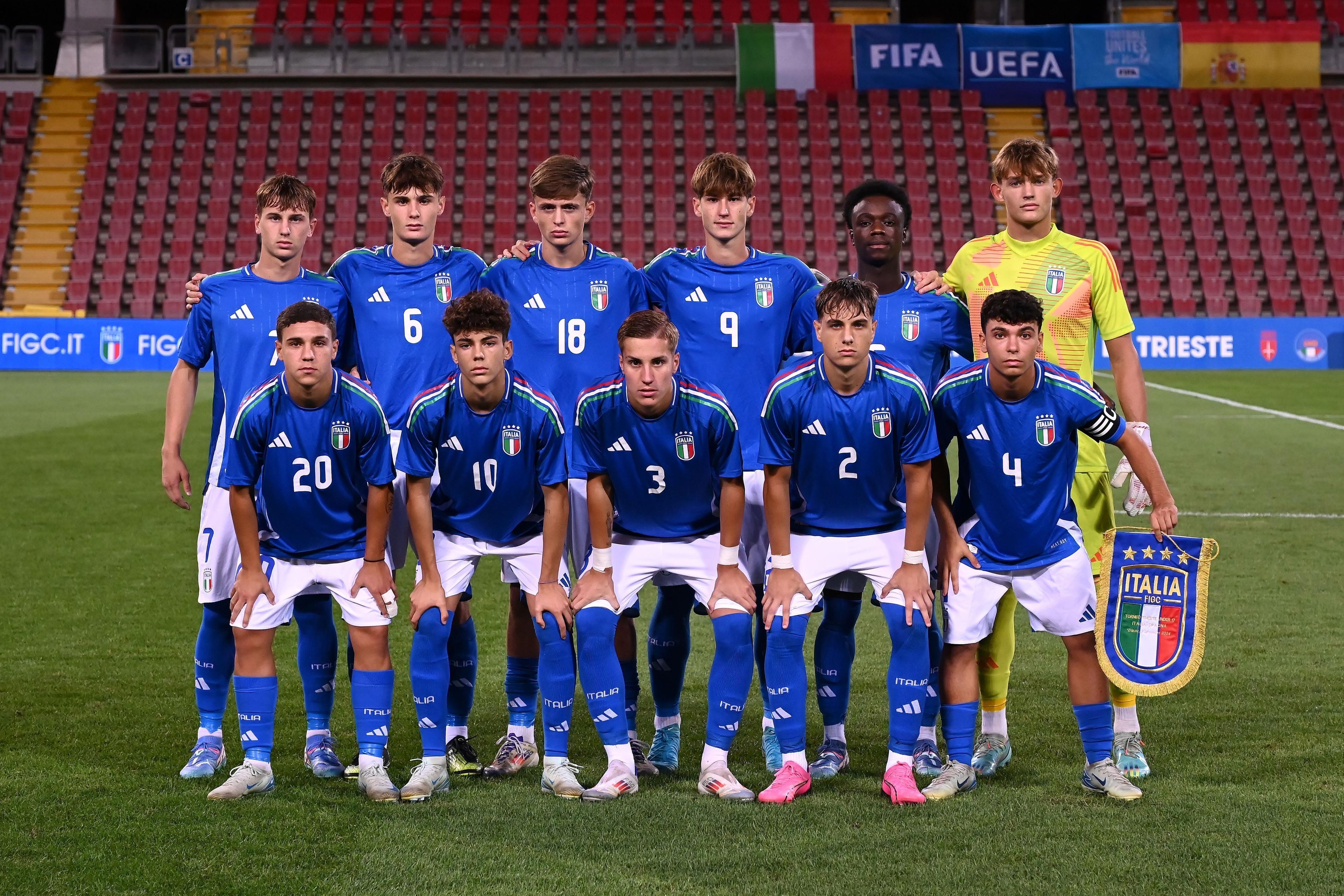 TRIESTE, ITALY - SEPTEMBER 09: Italian players line up during the International Friendly match between Italy U17 and Spain U17 at Stadio Nereo Rocco on September 09, 2024 in Trieste, Italy.  (Photo by Alessandro Sabattini/Getty Images)