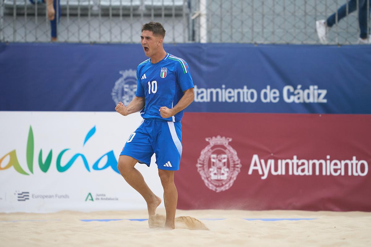 CADIZ, SPAIN - OCTOBER 07: FIFA Beach Soccer World Cup 2025 - European Qualifier Andaluc\\u00EDa at Playa de La Victoria on October 07, 2024 in Cadiz, Spain. (Photo by Manuel Queimadelos/Quality Sport Images)