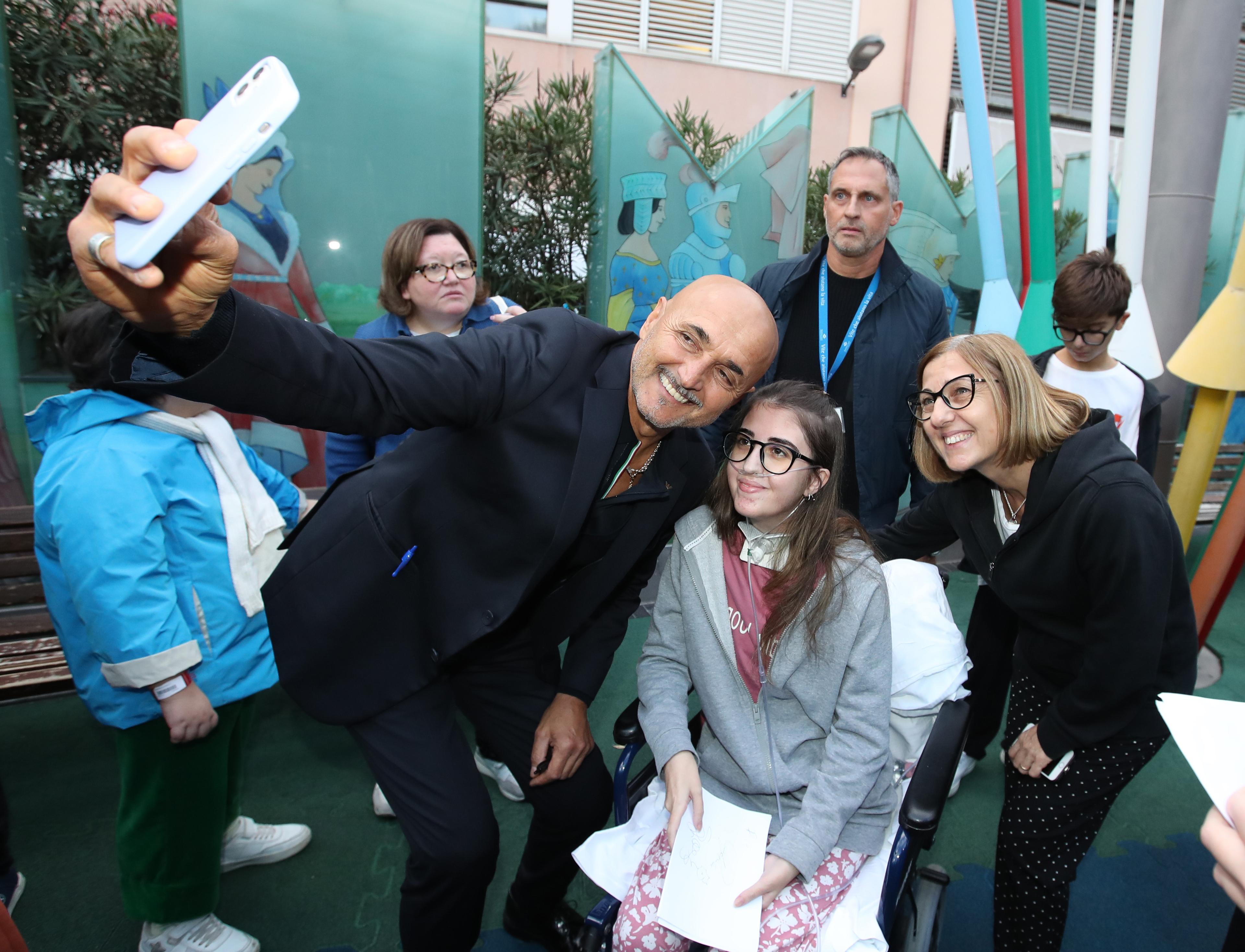 ROME, ITALY - OCTOBER 09: Italy head coach Luciano Spalletti and FIGC President Gabriele Gravina with Italian players visit bambin Gesù Hospital on October 09, 2024 in Rome, Italy. (Photo by Paolo Bruno - FIGC/FIGC via Getty Images)
