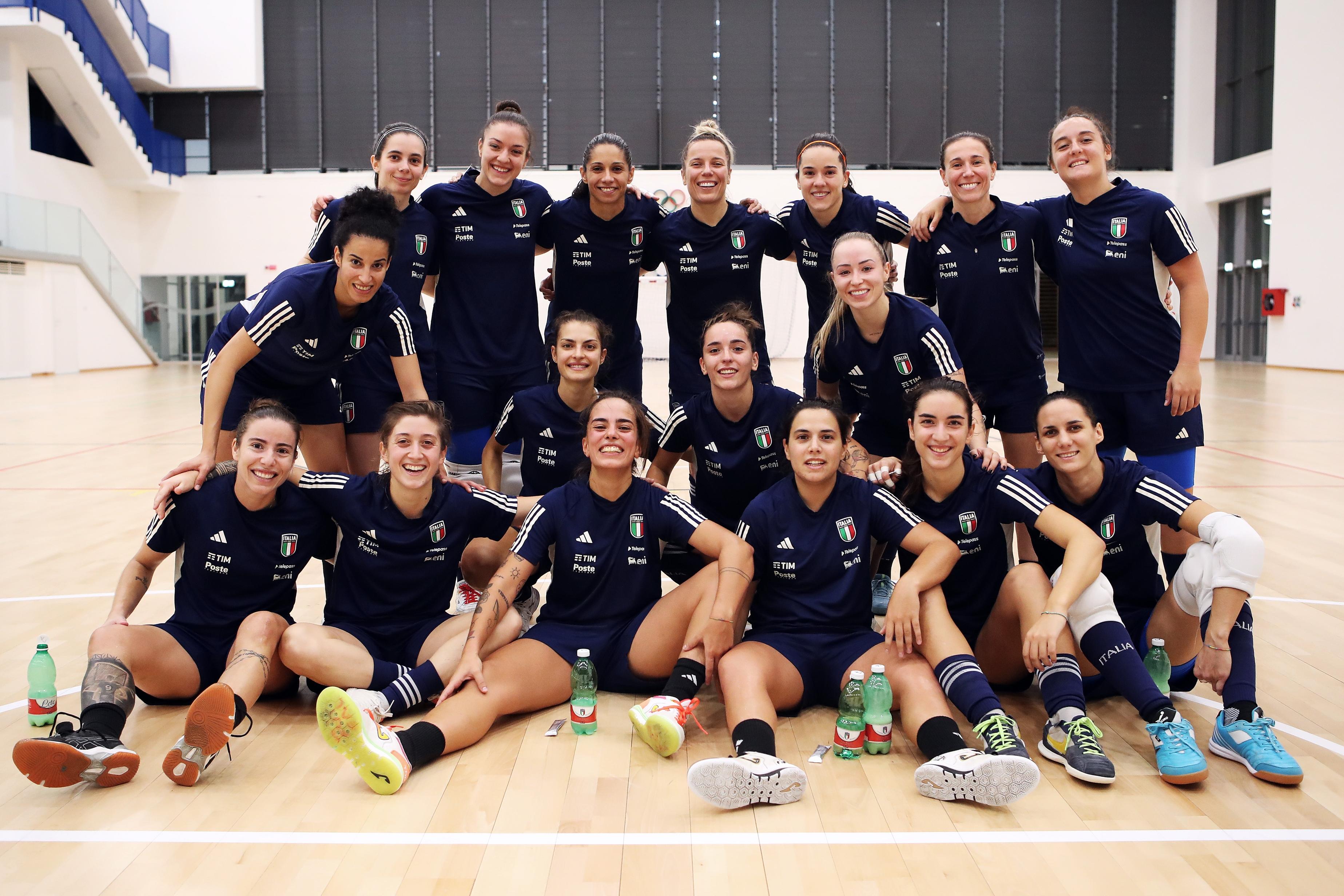 ROME, ITALY - OCTOBER 11: Italy futsal head coach Francesca Salvatore with her players during Italy women futsal training session at Centro Sportivo Giulio Onesti on October 11, 2024 in Rome, Italy. (Photo by Paolo Bruno - FIGC/FIGC via Getty Images)