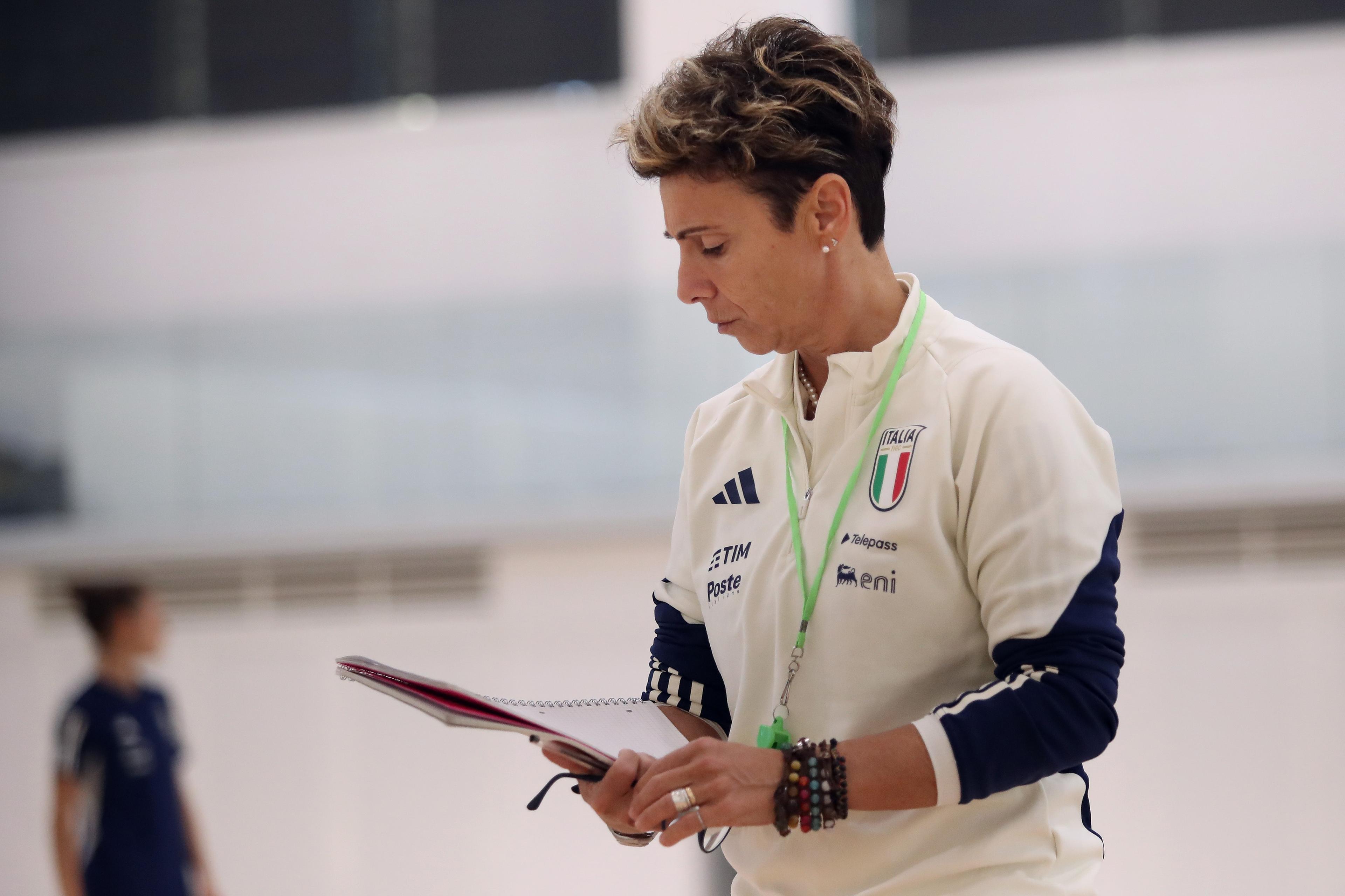 ROME, ITALY - OCTOBER 11: Italy futsal head coach Francesca Salvatore with her players during Italy women futsal training session at Centro Sportivo Giulio Onesti on October 11, 2024 in Rome, Italy. (Photo by Paolo Bruno - FIGC/FIGC via Getty Images)
