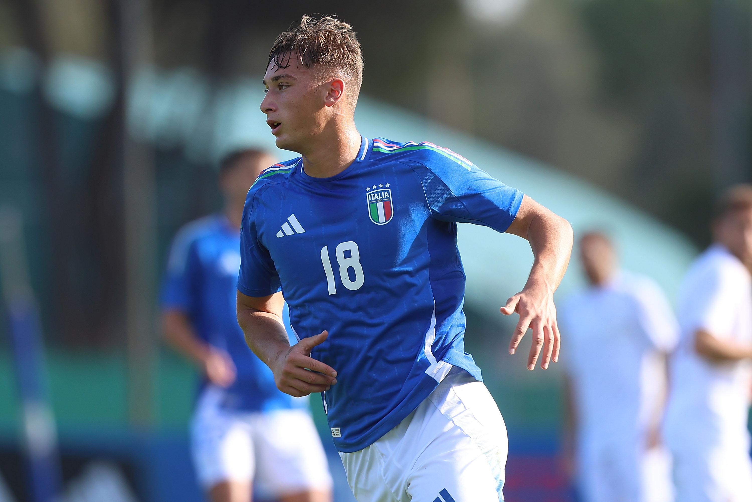 TIRRENIA, ITALY - OCTOBER 10: Francesco Pio Esposito of Italy U21 in action during the Friendly match between Italy U21 and Livorno at Centro di Preparazione Olimpica on October 10, 2024 in Tirrenia, Italy. (Photo by Gabriele Maltinti - FIGC/FIGC via Getty Images) 2:1 *** Local Caption *** Francesco Pio Esposito