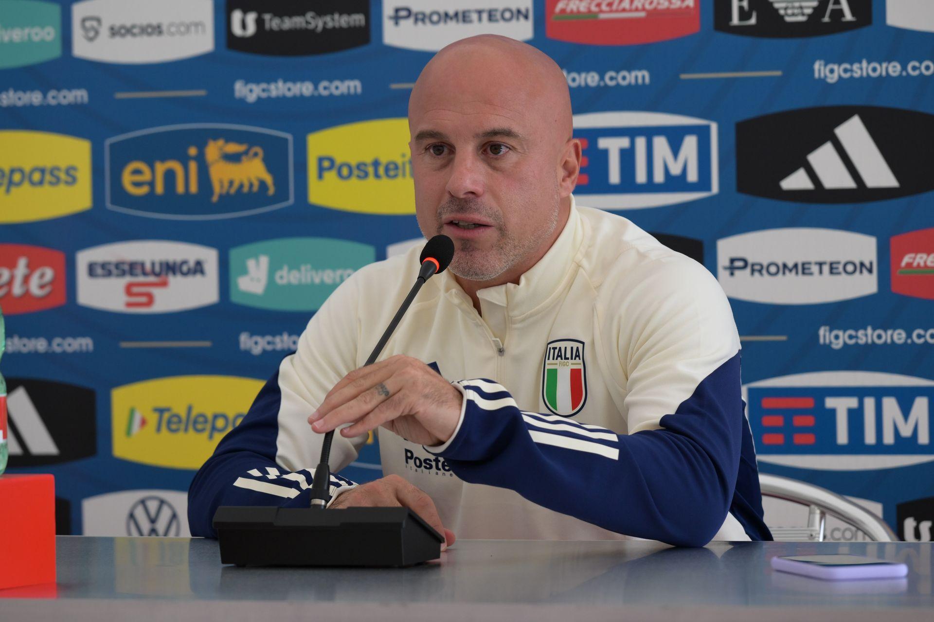 ROME, ITALY - OCTOBER 24: Andrea Soncin head coach of Italy Woman gestures during Italy Women Training Session at Stadio Tre Fontane on October 24, 2024 in Rome, Italy. (Photo by FIGC/FIGC via Getty Images)