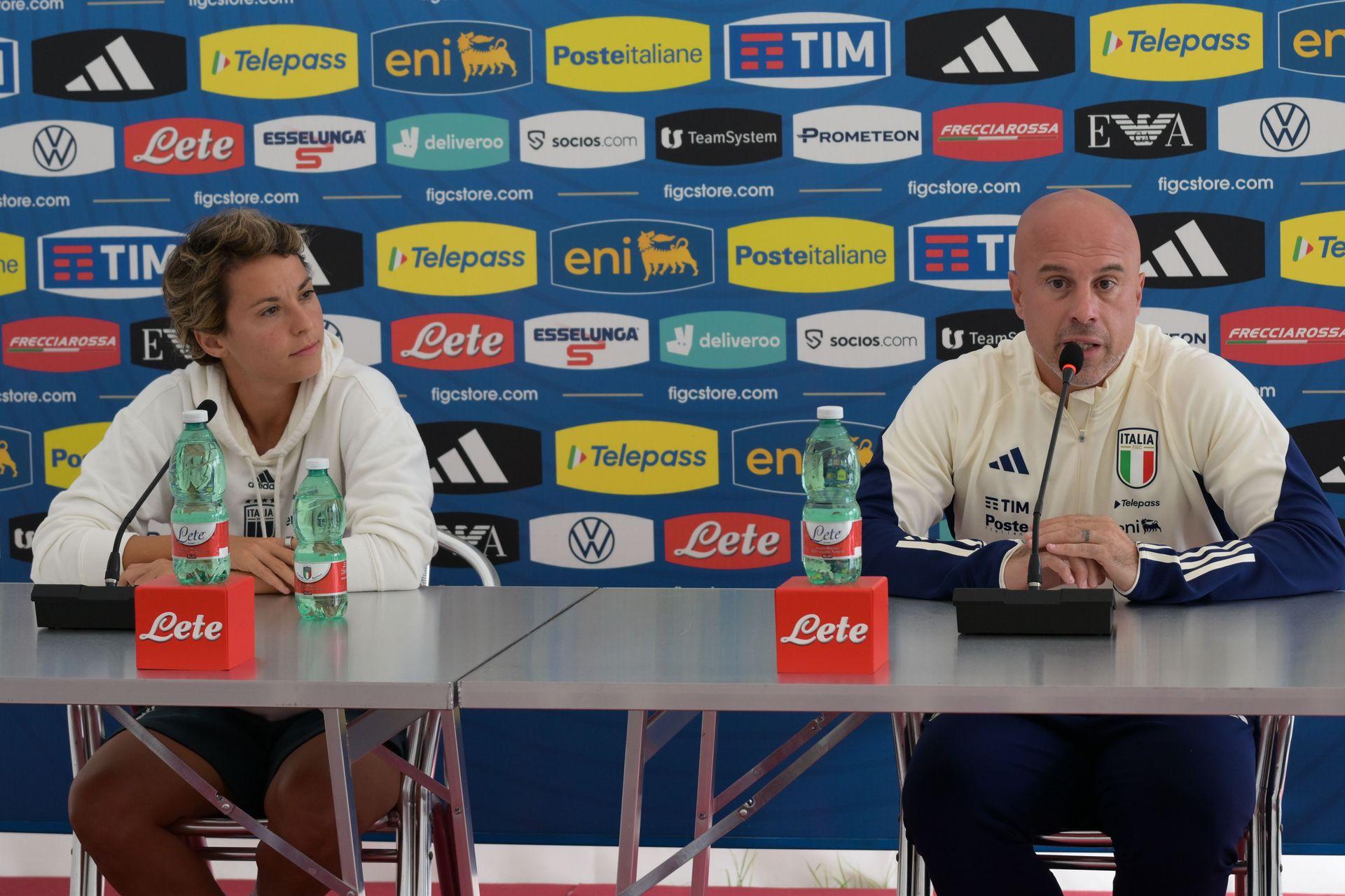 ROME, ITALY - OCTOBER 24: Andrea Soncin head coach of Italy Woman and Valentina Giacinti of Italy Woman gestures during Italy Women Training Session at Stadio Tre Fontane on October 24, 2024 in Rome, Italy. (Photo by FIGC/FIGC via Getty Images)