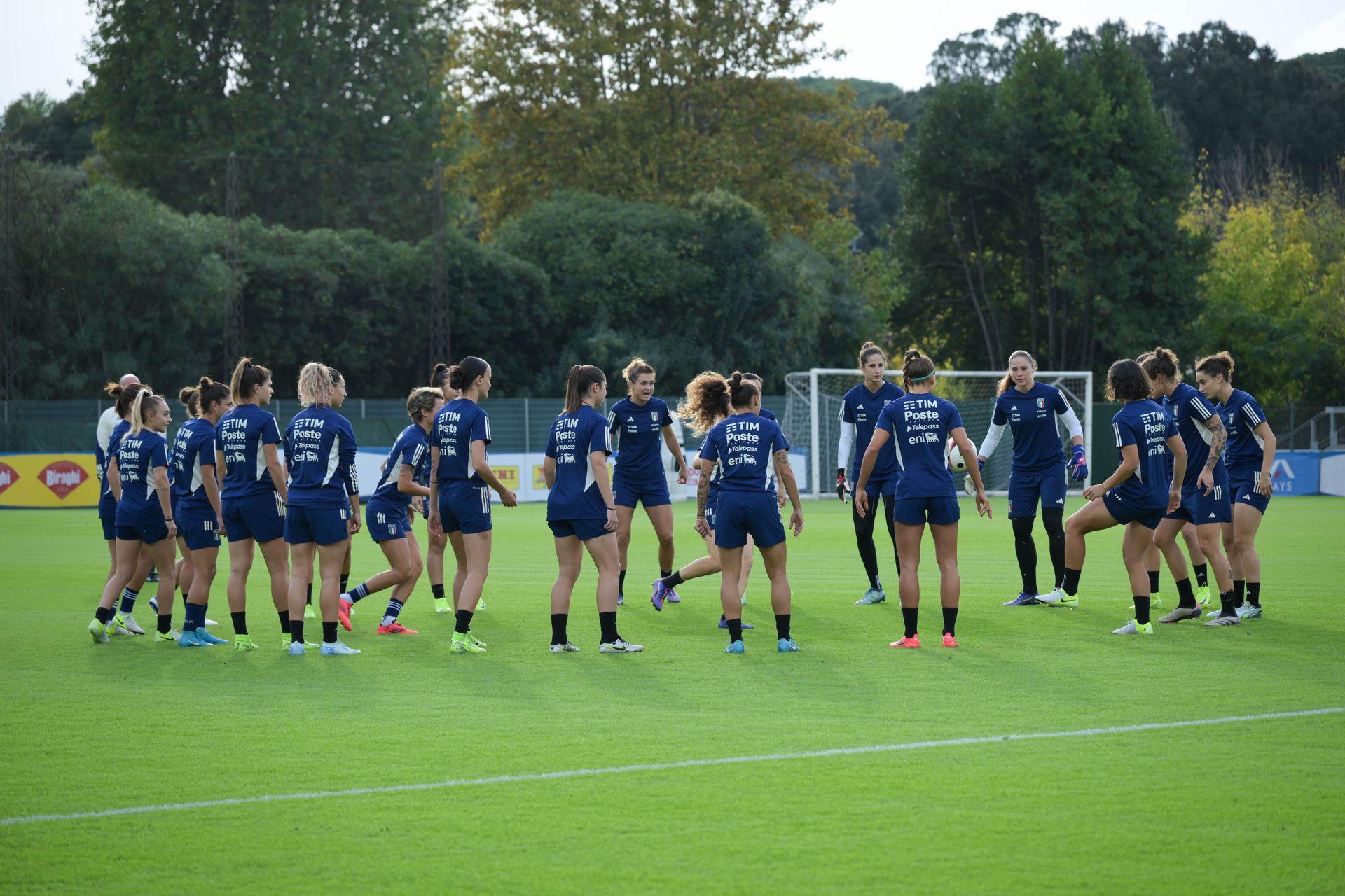 ROME, ITALY - OCTOBER 24: Players of Italy Woman warms up during Italy Women Training Session at Stadio Tre Fontane on October 24, 2024 in Rome, Italy. (Photo by FIGC/FIGC via Getty Images)