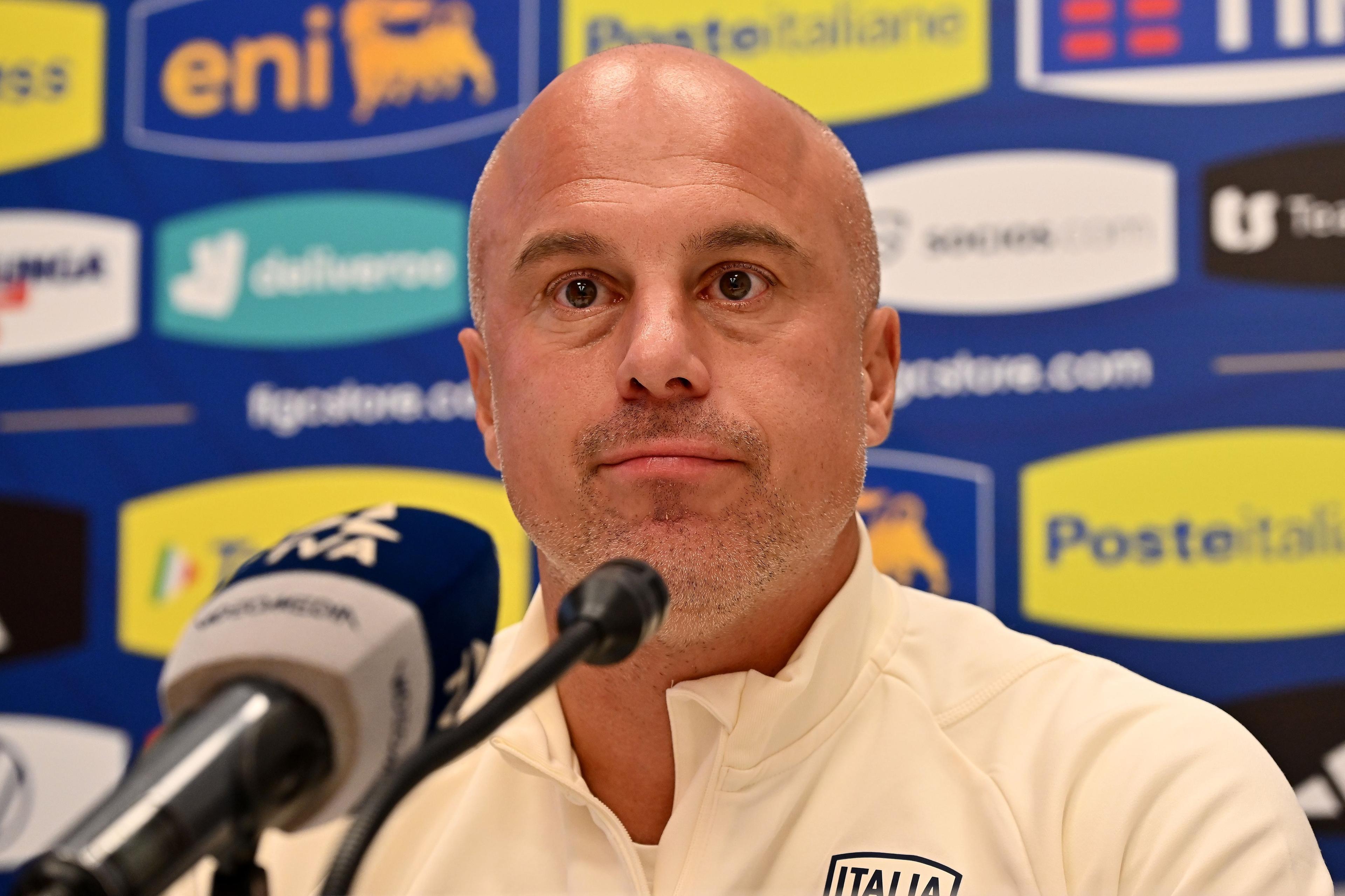 VICENZA, ITALY - OCTOBER 28:Andrea Soncin head coach of Italy during the Italy Women Training Session & Press Conference at Stadio Romeo Menti on October 28, 2024 in Vicenza, Italy. (Photo by FIGC/FIGC via Getty Images)