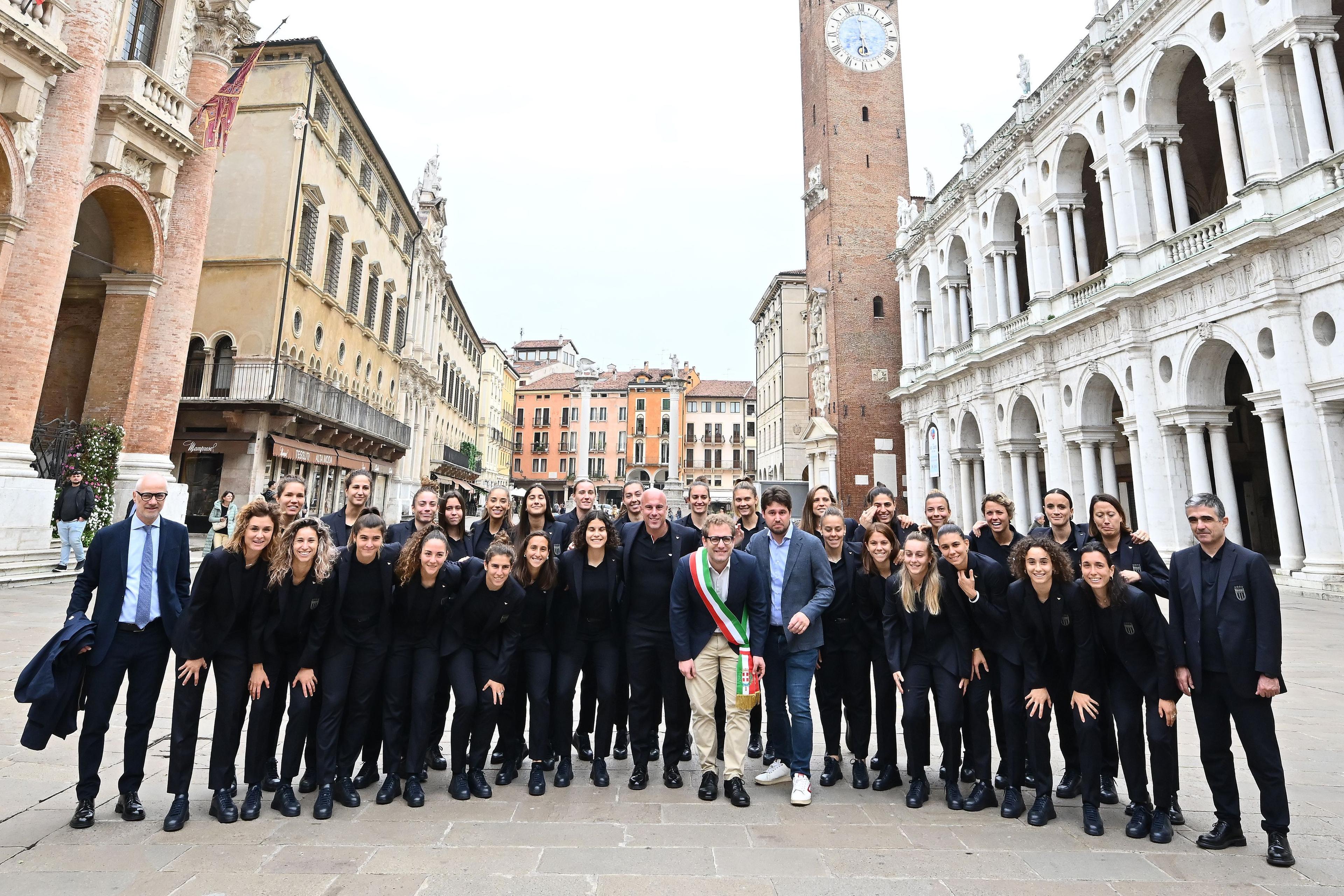 VICENZA, ITALY - OCTOBER 28:Italian players during the Italy Women Meet Vicenza Mayor Giacomo Possamai on October 28, 2024 in Vicenza, Italy. (Photo by FIGC/FIGC via Getty Images)