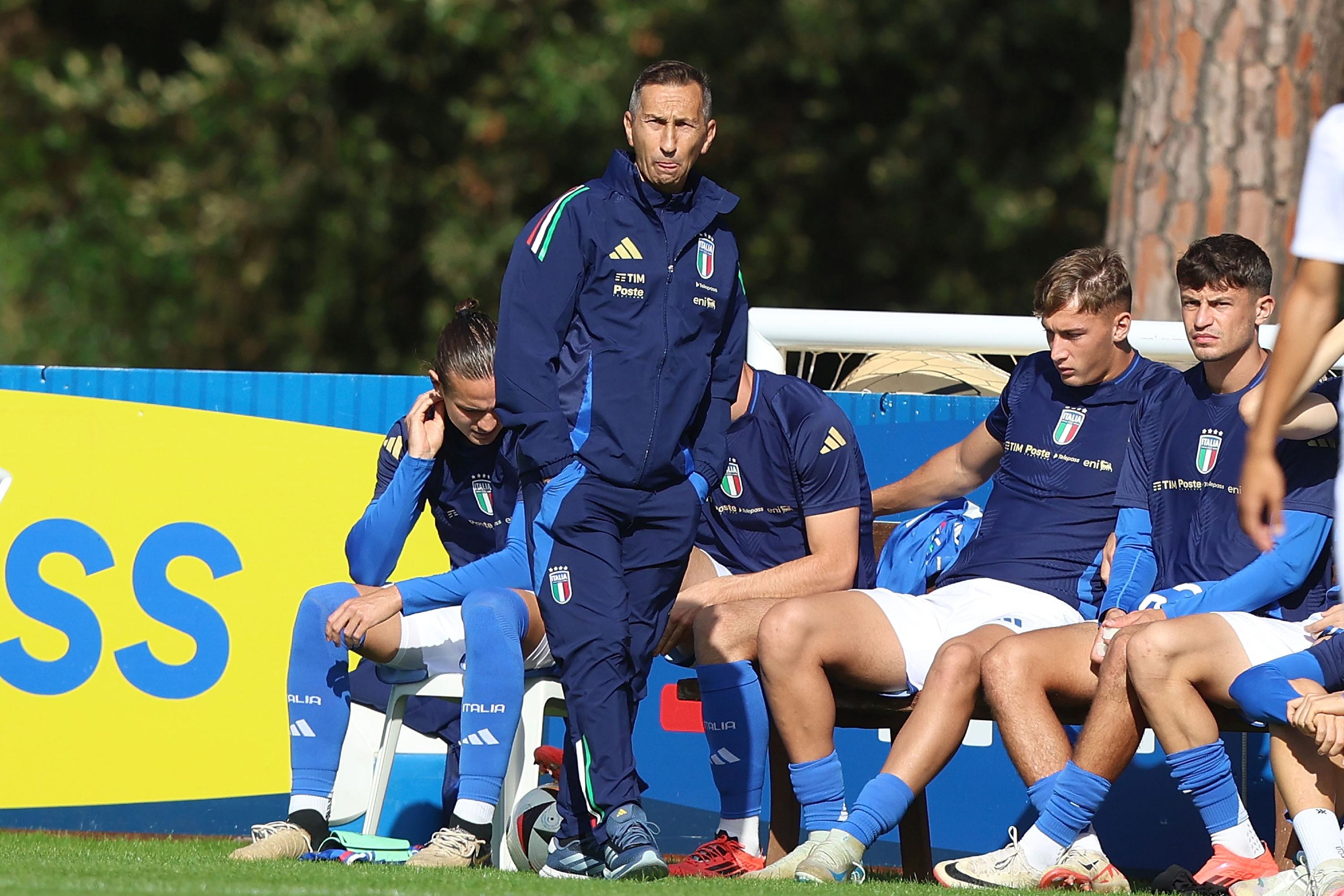 TIRRENIA, ITALY - OCTOBER 10: Carmine Nunziata manager of Italy U21 looks on during the Friendly match between Italy U21 and Livorno at Centro di Preparazione Olimpica on October 10, 2024 in Tirrenia, Italy.  (Photo by Gabriele Maltinti - FIGC/FIGC via Getty Images)\\r2:1 *** Local Caption *** Carmine Nunziata