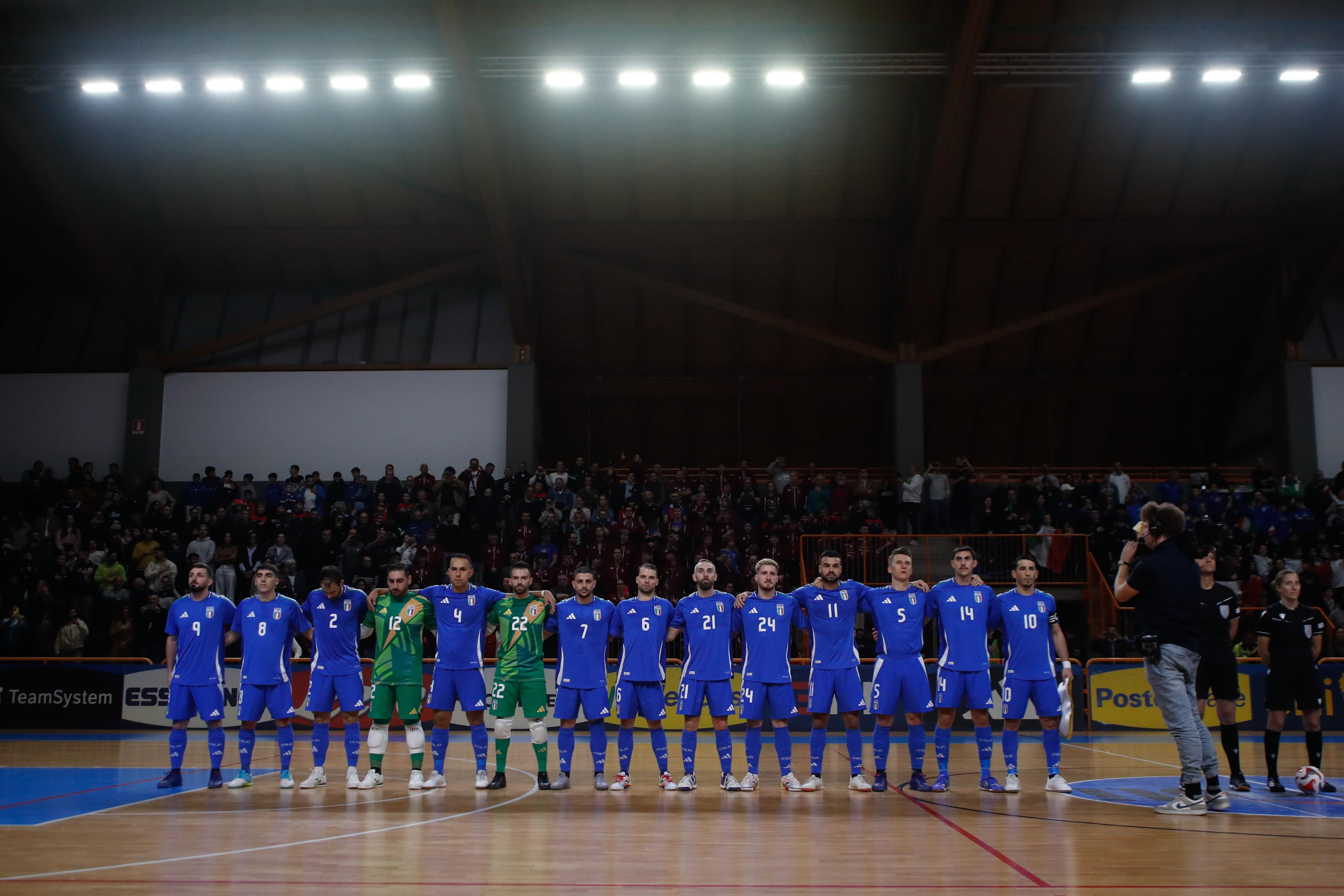 SAN BONIFACIO, ITALY - NOVEMBER 04: The Italian squad during their national anthem before the International Friendly between Italy and Norway at Pala Ferroli on November 04, 2024 in San Bonifacio, Italy. (Photo by FIGC/FIGC via Getty Images)