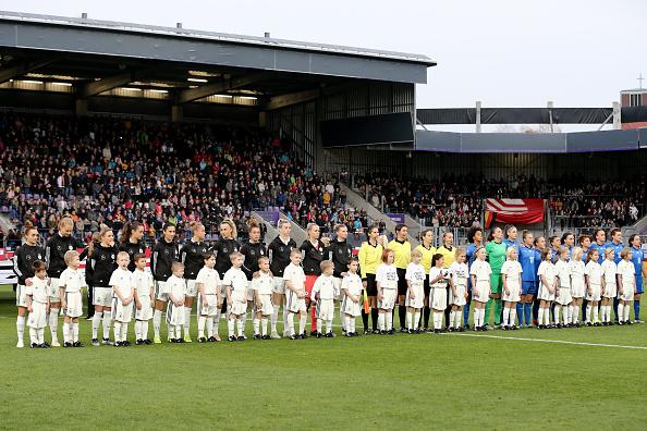 OSNABRUECK, GERMANY - NOVEMBER 10: The teams of Germany and of Italy stand for the national anthems prior to the Women\\'s International Friendly match between Germany and Italy at Stadion an der Bremer Bruecke on November 10, 2018 in Osnabrueck, Germany. (Photo by Christof Koepsel/Bongarts/Getty Images) (Photo by Christof Koepsel/Bongarts/Getty Images)