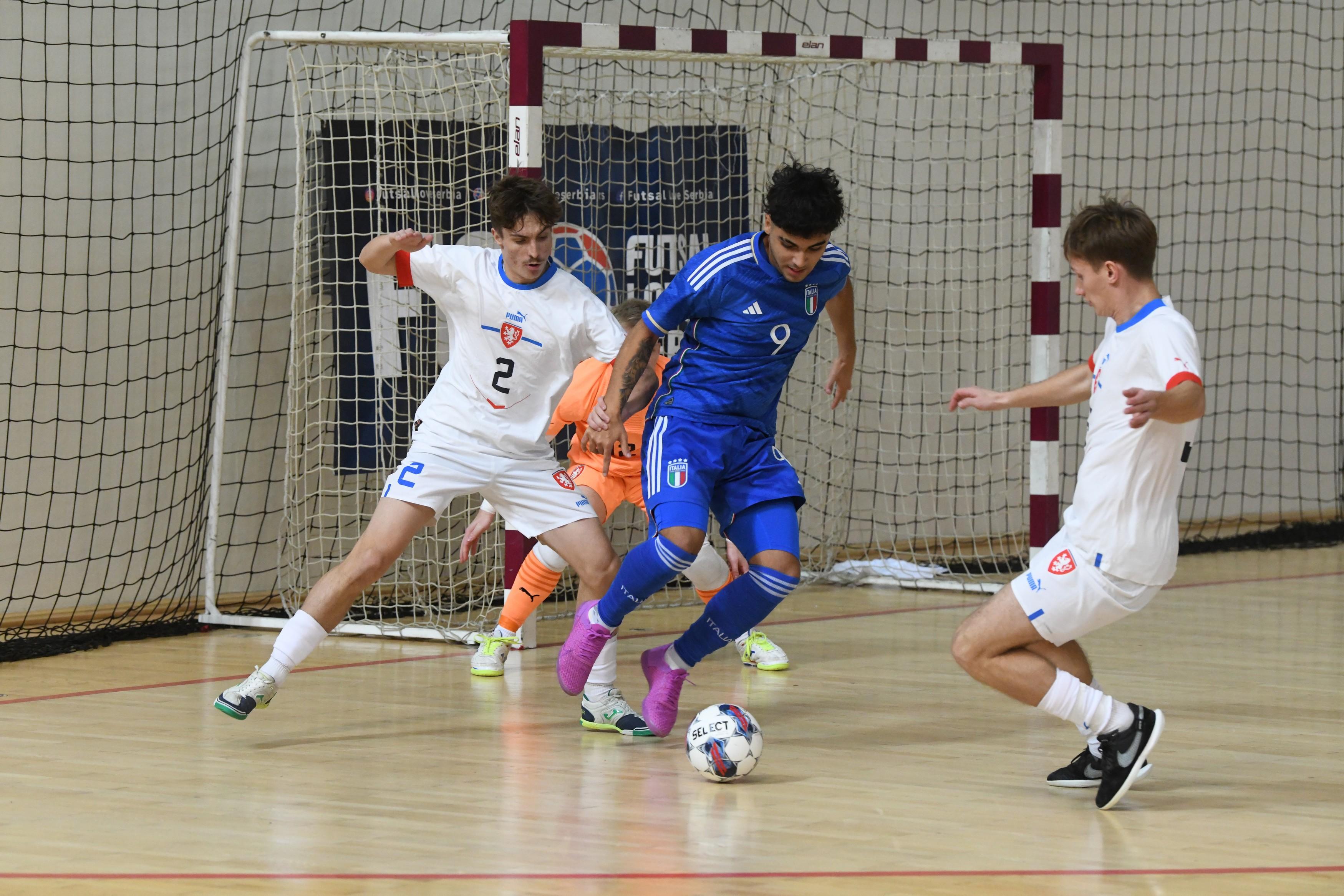 Il torneo in Serbia comincia al meglio per gli Azzurrini: Cechia battuta 2-1. Pedrini: \"Bravi i ragazzi, sono sempre più squadra\"