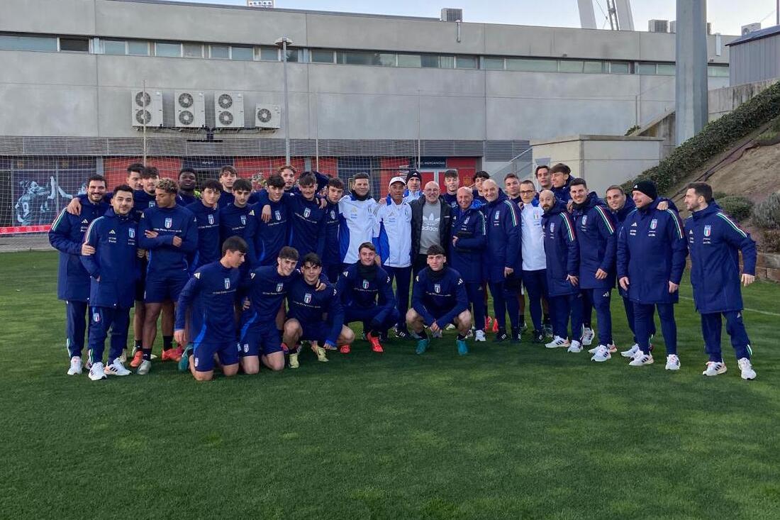 Vigilia speciale per gli Azzurrini: Luis de la Fuente in visita alla squadra del tecnico Alberto Bollini