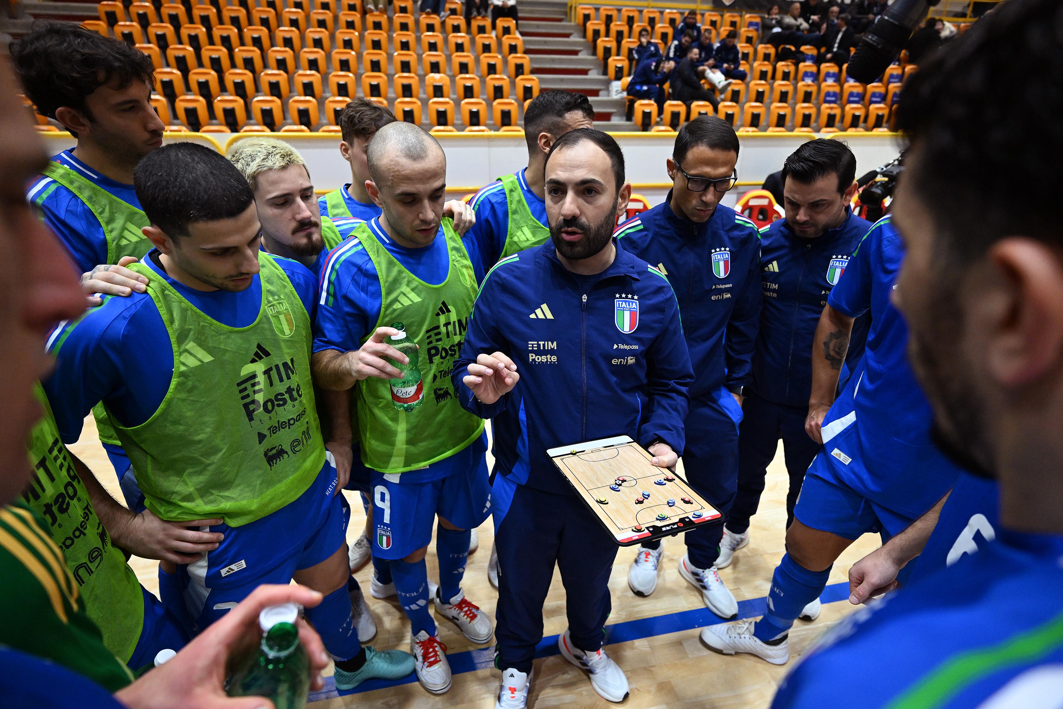 BENEVENTO, ITALY - DECEMBER 17: Salvatore Samperi Italy head coach with his players during the Futsal Friendly match between Italy and Lithuania on December 17, 2024 in Benevento, Italy. (Photo by FIGC/FIGC via Getty Images)