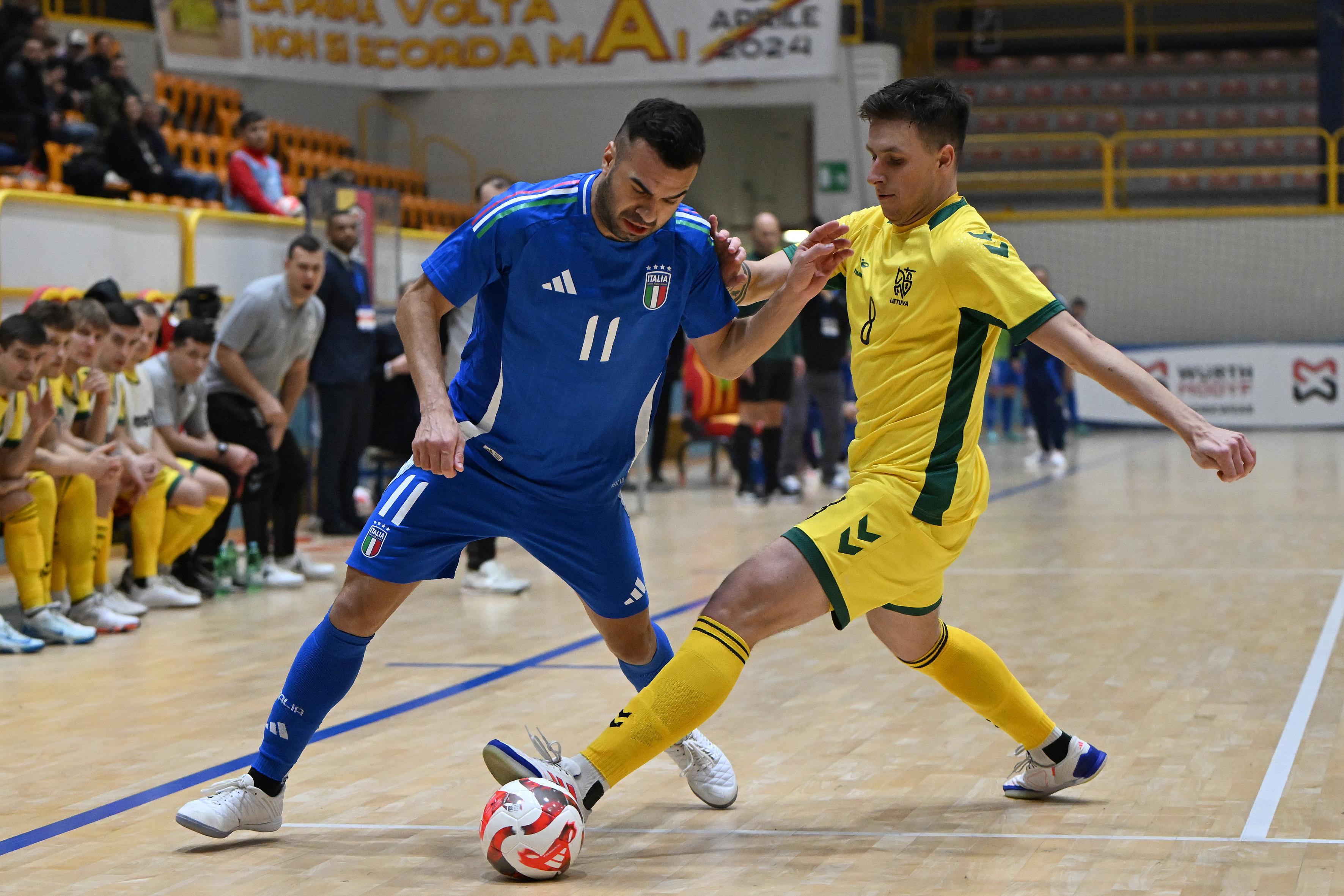 BENEVENTO, ITALY - DECEMBER 17: Julio De Oliveira of Italy battles for possession with Albert Voskunovic of Lithuania during the Futsal Friendly match between Italy and Lithuania on December 17, 2024 in Benevento, Italy. (Photo by FIGC/FIGC via Getty Images)