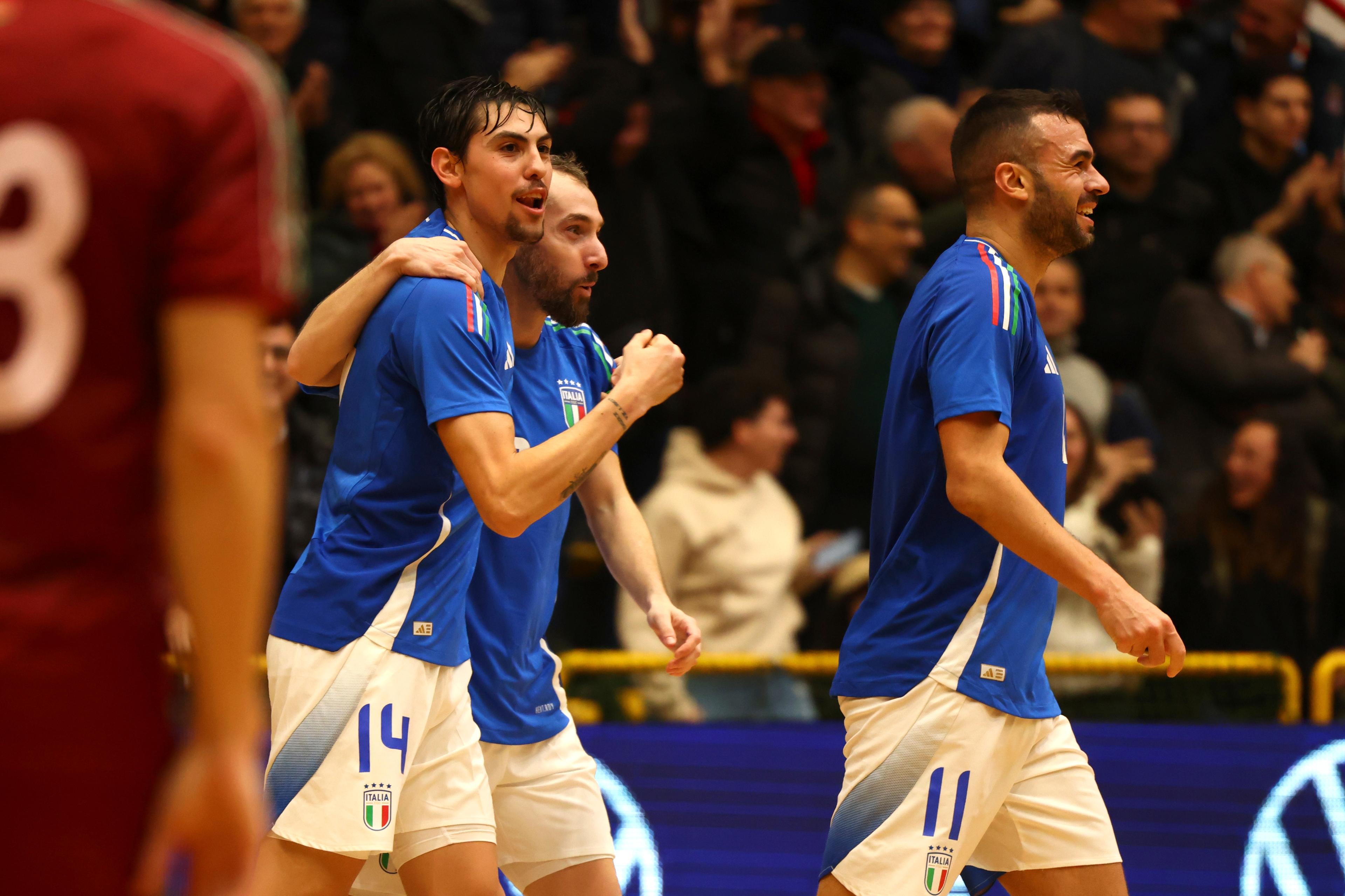 CATANIA, ITALY - JANUARY 30: Murilo Schiochet of Italy celebrates with their teammates after scoring his team's equalizing goal during the Futsal EURO 2026 Qualifyier match beetween Italy and Belarus on January 30, 2025 in PalaCatania, Catania, Italy. (Photo by FIGC/FIGC via Getty Images)