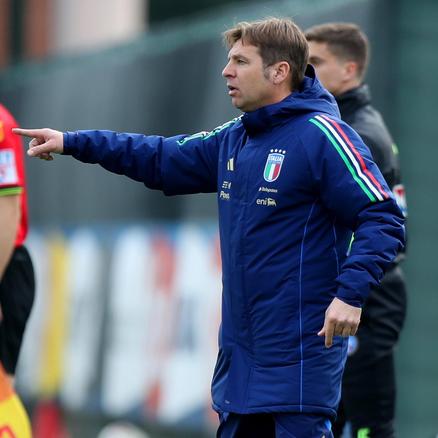 ROME, ITALY - FEBRUARY 11: Italy U15 head coach Enrico Battisti gestures during the friendly match between Italy U15 and Poland U15 at Acqua Acetosa on February 11, 2025 in Rome, Italy. (Photo by Paolo Bruno - FIGC/FIGC via Getty Images)