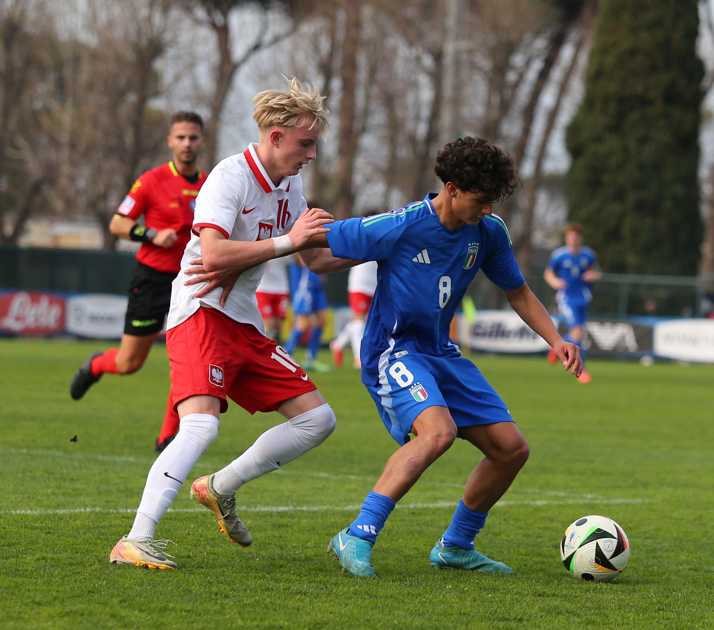 ROME, ITALY - FEBRUARY 11: Mattia Guaglianone of Italy U15 in action against Igor Brzezindki of Poland U15 during the friendly match between Italy U15 and Poland U15 at Acqua Acetosa on February 11, 2025 in Rome, Italy. (Photo by Paolo Bruno - FIGC/FIGC via Getty Images)