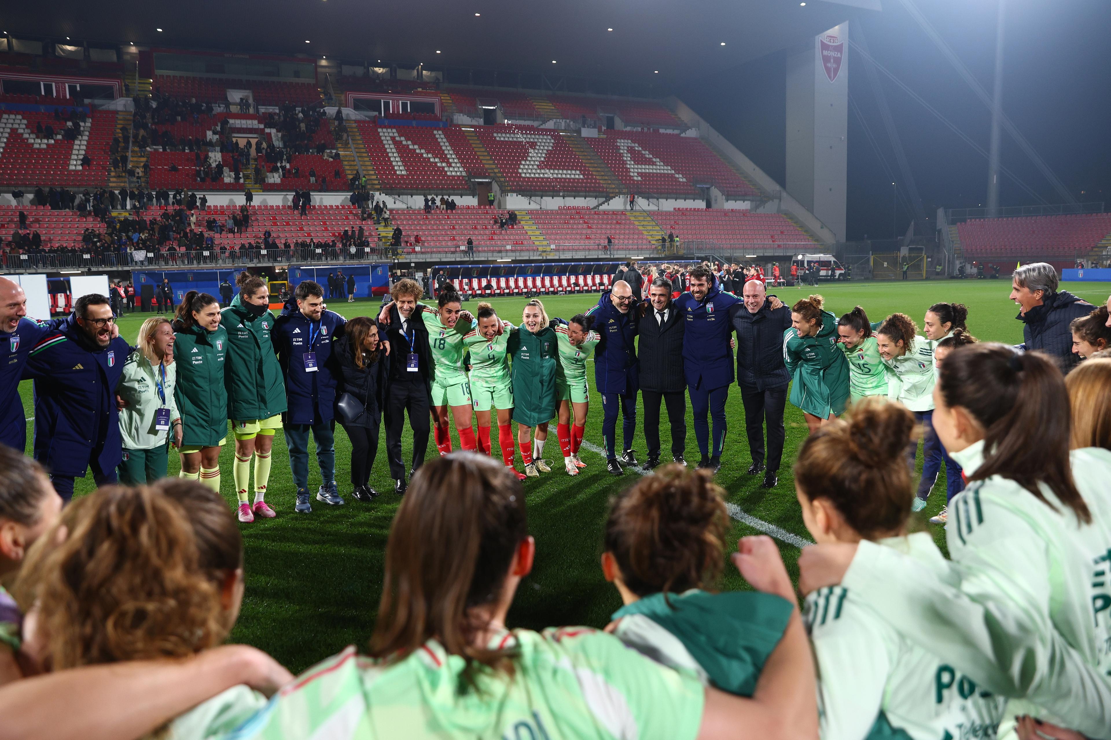 MONZA, ITALY - FEBRUARY 21: Players of Italy gather together following the UEFA Women's Nations League 2024/25 Group A4 MD1 match between Italy and Wales at Stadio Brianteo on February 21, 2025 in Monza, Italy. (Photo by Francesco Scaccianoce/FIGC via Getty Images)