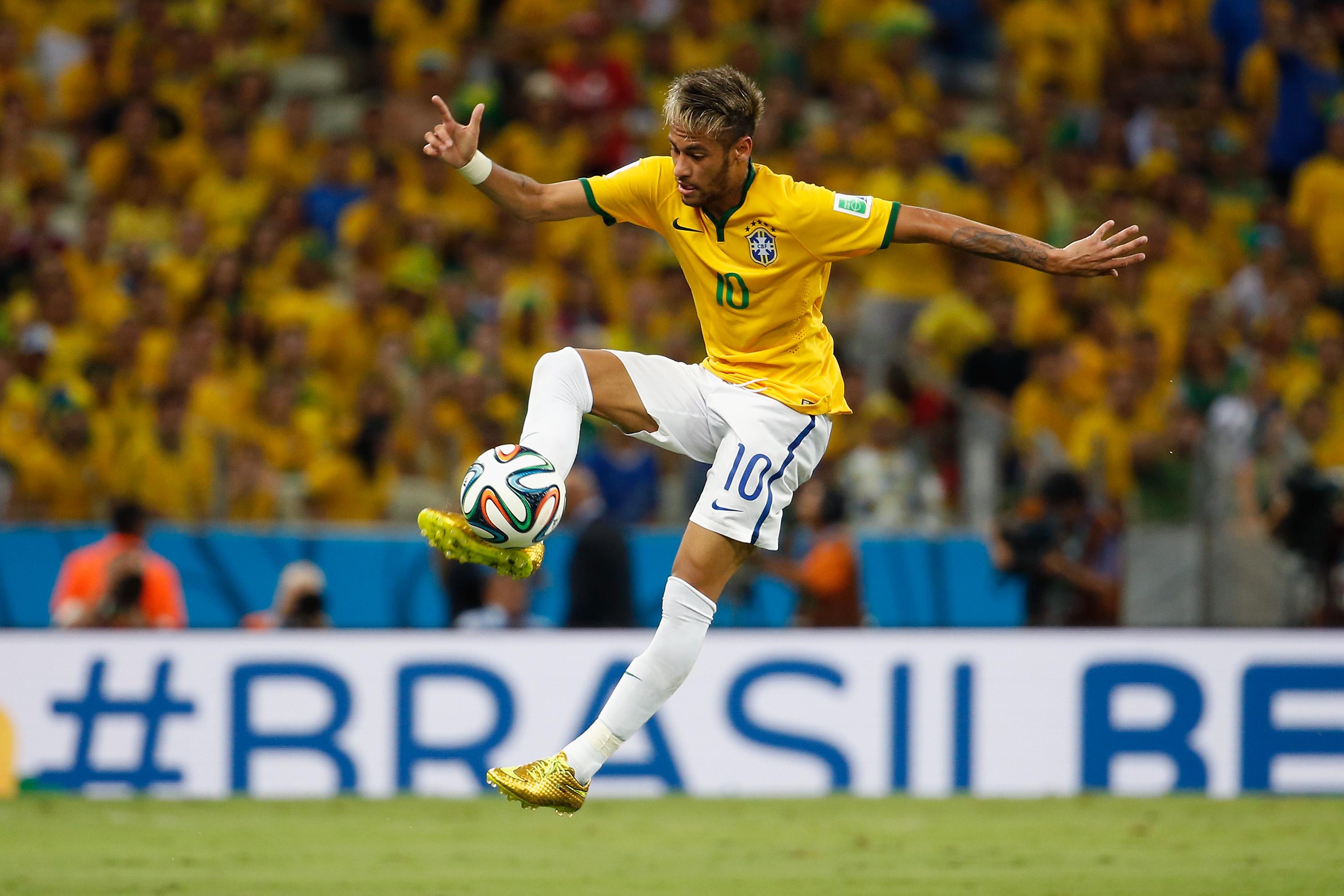 FORTALEZA, BRAZIL - JULY 04:  Neymar of Brazil controls the ball during the 2014 FIFA World Cup Brazil Quarter Final match between Brazil and Colombia at Castelao on July 4, 2014 in Fortaleza, Brazil.  (Photo by Gabriel Rossi/Getty Images)