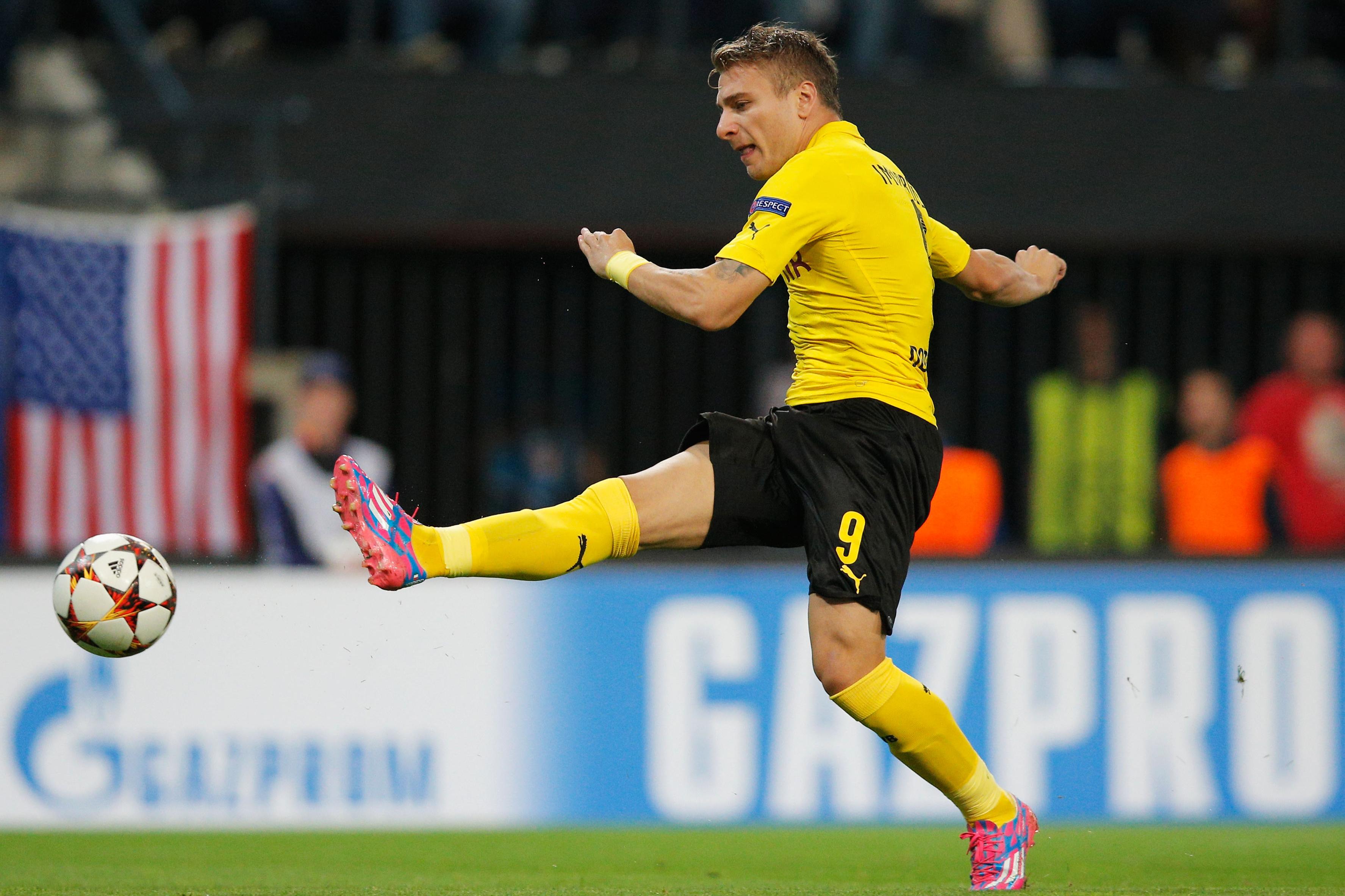 ANDERLECHT, BELGIUM - OCTOBER 01: Ciro Immobile of Borussia Dortmund scores their first goal during the UEFA Champions League Group D match between RSC Anderlecht and Borussia Dortmund at Constant Vanden Stock Stadium on October 1, 2014 in Anderlecht, Belgium. (Photo by Dean Mouhtaropoulos/Getty Images)