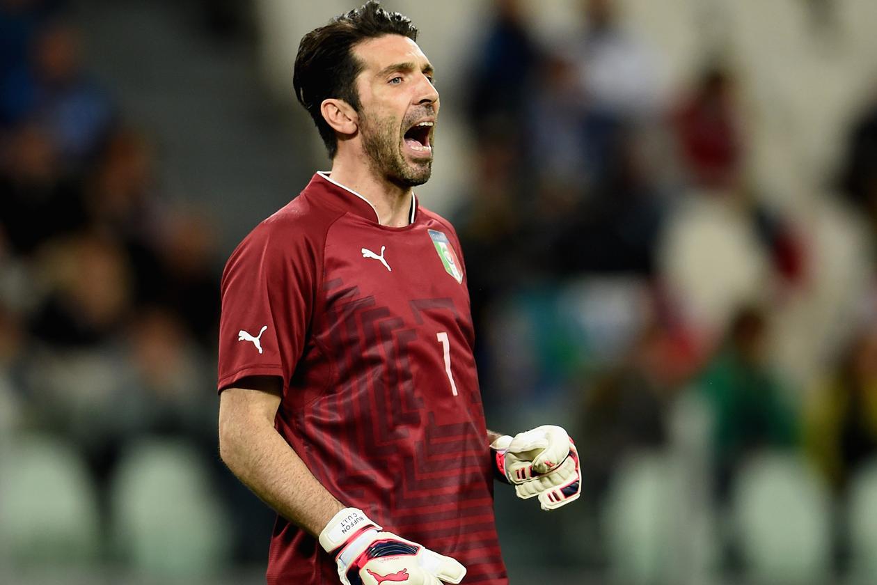 TURIN, ITALY - MARCH 31: Gianluigi Buffon of Italy #1 in action during the international friendly match between Italy and England at the Juventus Stadium on March 31, 2015 in Turin, Italy. (Photo by Claudio Villa/Getty Images)