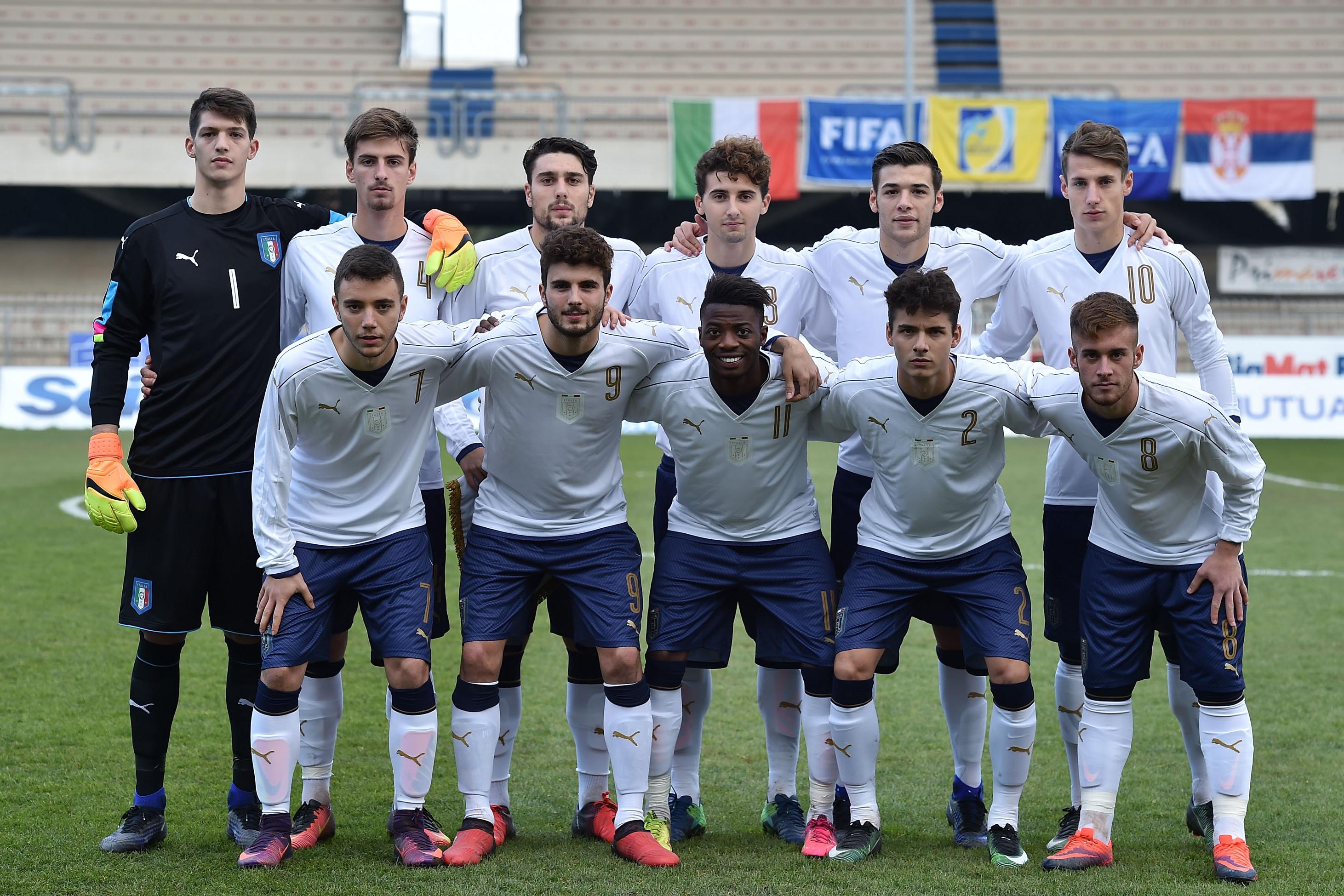 SAN BENEDETTO DEL TRONTO, ITALY - DECEMBER 14: Team of Italy U19 prior the International Friendly match between Italy U19 and Serbia U19 at on December 14, 2016 in San Benedetto del Tronto, Italy. (Photo by Giuseppe Bellini/Getty Images)