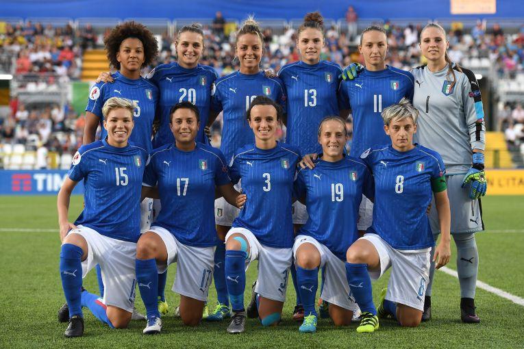 VERCELLI, ITALY - SEPTEMBER 20:  Team of Italy line up during the UEFA Women\\'s Euro 2017 Qualifier Group 6 match between Italy and Czech Republic at Stadio Silvio Piola on September 20, 2016 in Vercelli, Italy.  (Photo by Valerio Pennicino/Getty Images)