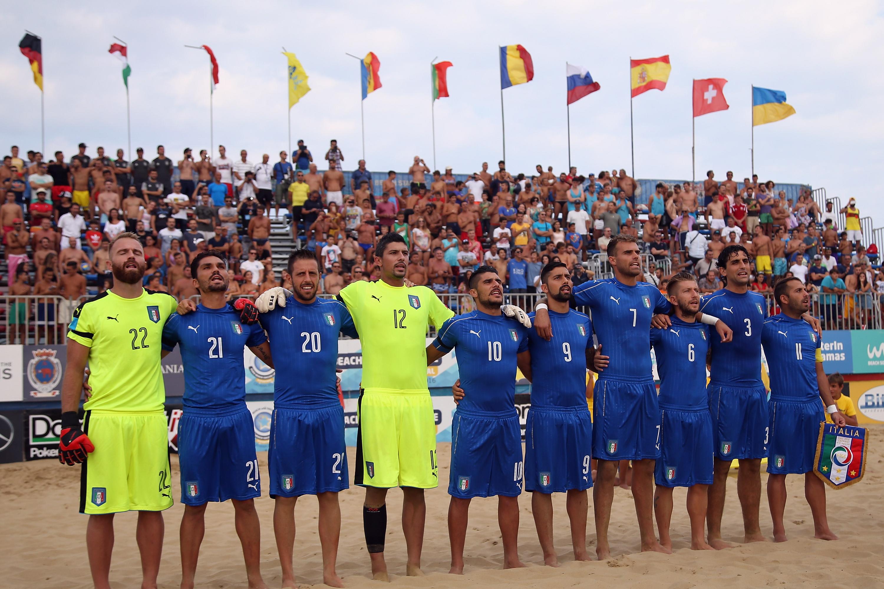 CATANIA, ITALY - AUGUST 27:  Players of Italy sign the nationa anthem prior the Euro Beach Soccer League match between Italy and Portugal  on August 27, 2016 in Catania, Italy.  (Photo by Maurizio Lagana/Getty Images)