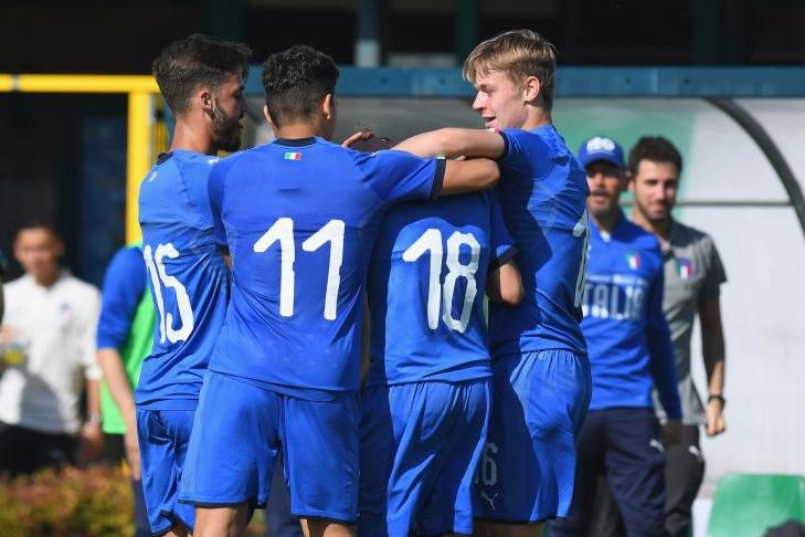 PADOVA, ITALY - APRIL 18:  Emanuel Vignato #18 of Italy U18 celebrates after scoring the opening goal during the U18 match between Italy and Hungary on April 18, 2018 in Abano Terme near Padova, Italy.  (Photo by Alessandro Sabattini/Getty Images)