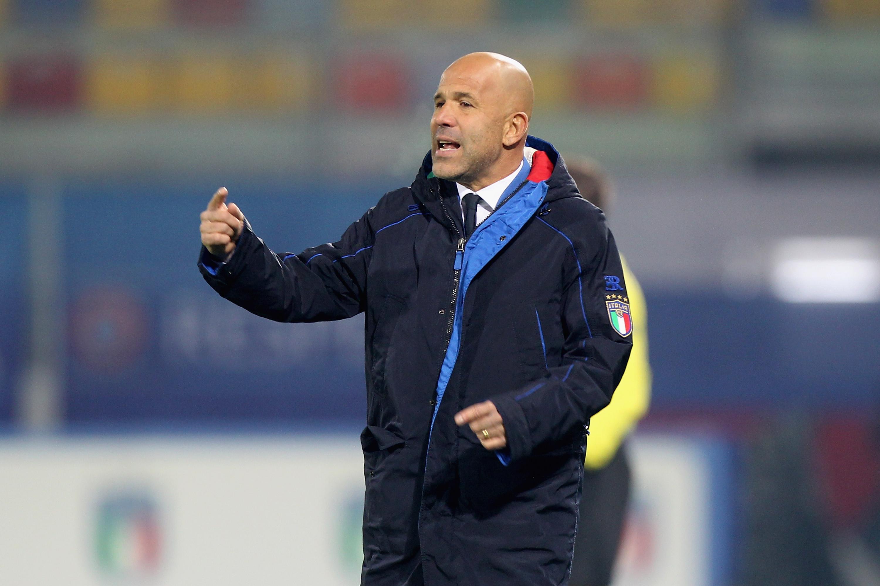 FROSINONE, ITALY - NOVEMBER 14:  Italy U21 head coach Luigi Di Biagio gestures during the international friendly match between Italy U21 and Russia U21 on November 14, 2017 in Frosinone, Italy.  (Photo by Paolo Bruno/Getty Images)