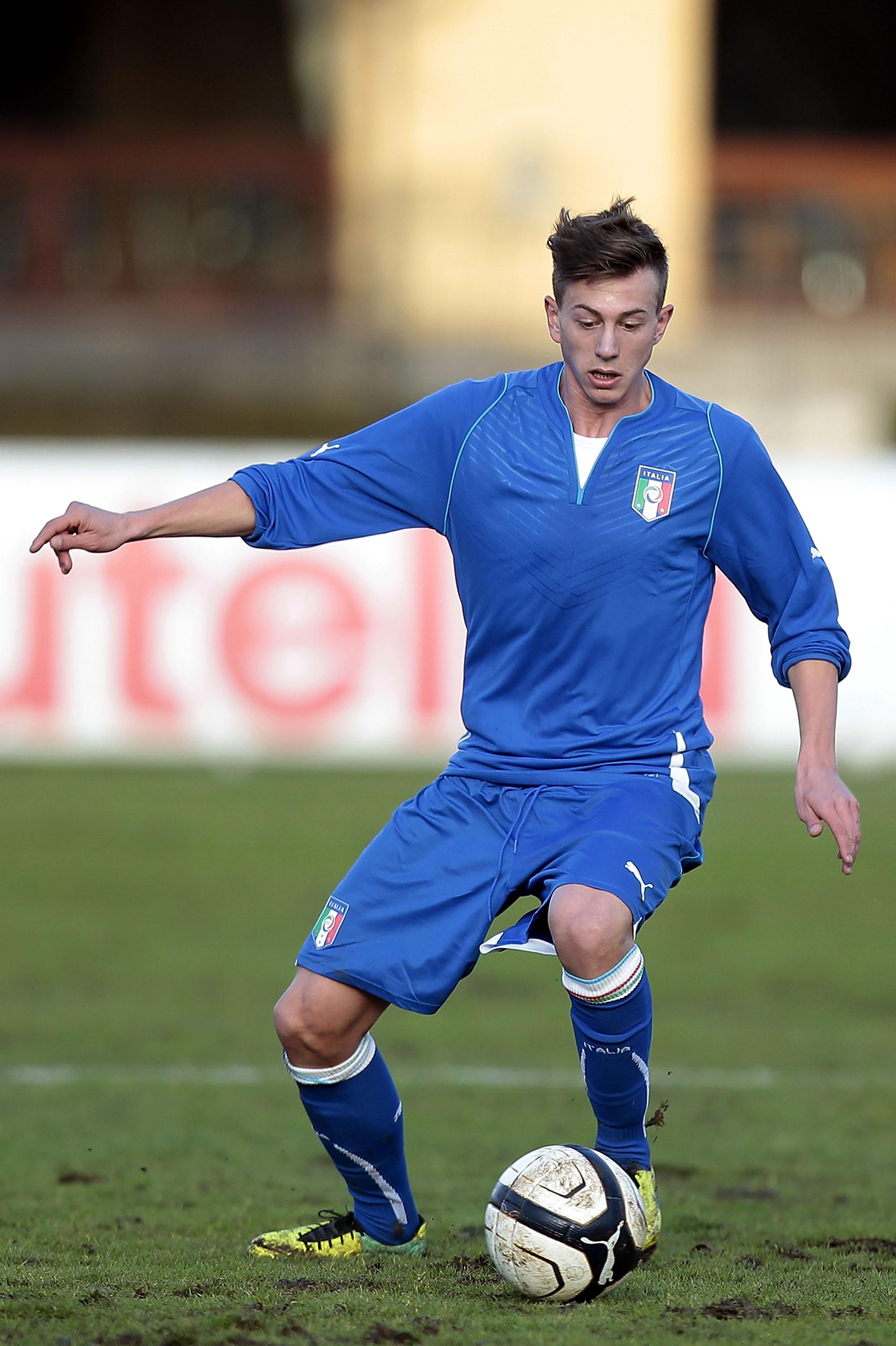 FLORENCE, ITALY - JANUARY 15: Federico Bernardeschi of Italy U21 in action during the Italy U21, U20 and U19 Friendly Tournament at Coverciano on January 15, 2014 in Florence, Italy.  (Photo by Gabriele Maltinti/Getty Images)