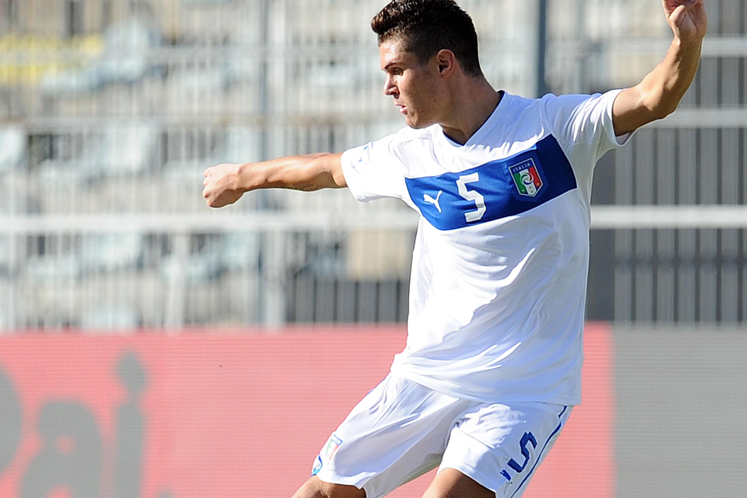 GALLIPOLI, ITALY - SEPTEMBER 06:  Federico Viviani of Italy in action during the UEFA Under-21 Euro Qualifier match between Italy and Liechtenstein at Stadio Giuseppe Capozza on September 6, 2012 in Casarano near Gallipoli, Italy.  (Photo by Giuseppe Bellini/Getty Images)