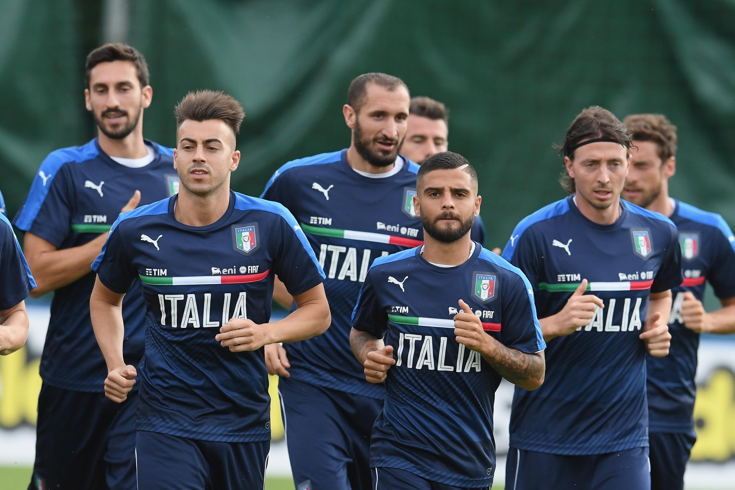 FLORENCE, ITALY - JUNE 05:  Lorenzo Insigne of Italy (C) looks on during the training session at Coverciano at Coverciano on June 05, 2017 in Florence, Italy.  (Photo by Claudio Villa/Getty Images)