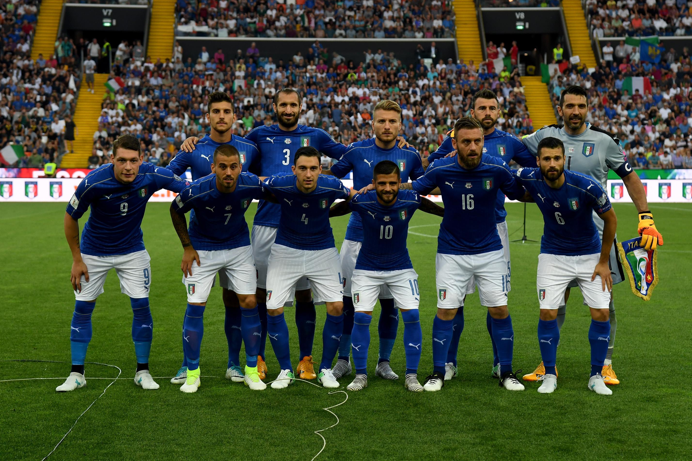 UDINE, ITALY - JUNE 11:  Players of Italy line up prior to the during the FIFA 2018 World Cup Qualifier between Italy and Liechtenstein at Stadio Friuli on June 11, 2017 in Udine, .  (Photo by Claudio Villa/Getty Images)