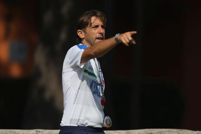 ROME, ITALY - AUGUST 29:  Italy U20 head coach Federico Guidi gestures during the Italy U20 training session on August 29, 2017 in Rome, Italy.  (Photo by Paolo Bruno/Getty Images)