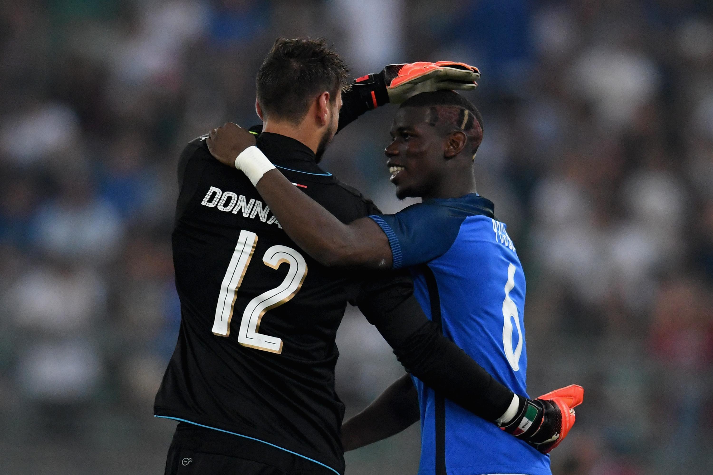 BARI, ITALY - SEPTEMBER 01:  Gianluigi Donnarumma (L) and Paul Pogba of France chat at the end of the international friendly match between Italy and France at Stadio San Nicola on September 1, 2016 in Bari, Italy.  (Photo by Claudio Villa/Getty Images)