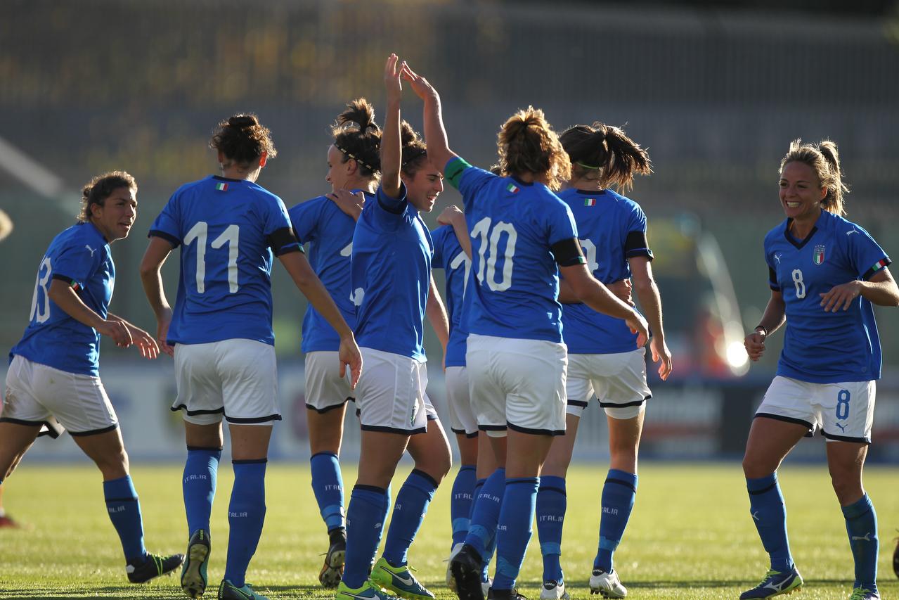 ISERNIA, ITALY - OCTOBER 24:  Crisitiana Girelli with his teammates of Italy celebrates after scoring the team\\'s second goal during the FIFA Women\\'s World Cup Qualifier match between Italy and Romania on October 24, 2017 in Isernia, Italy.  (Photo by Paolo Bruno/Getty Images) *** Local Caption *** Crisitiana Girelli