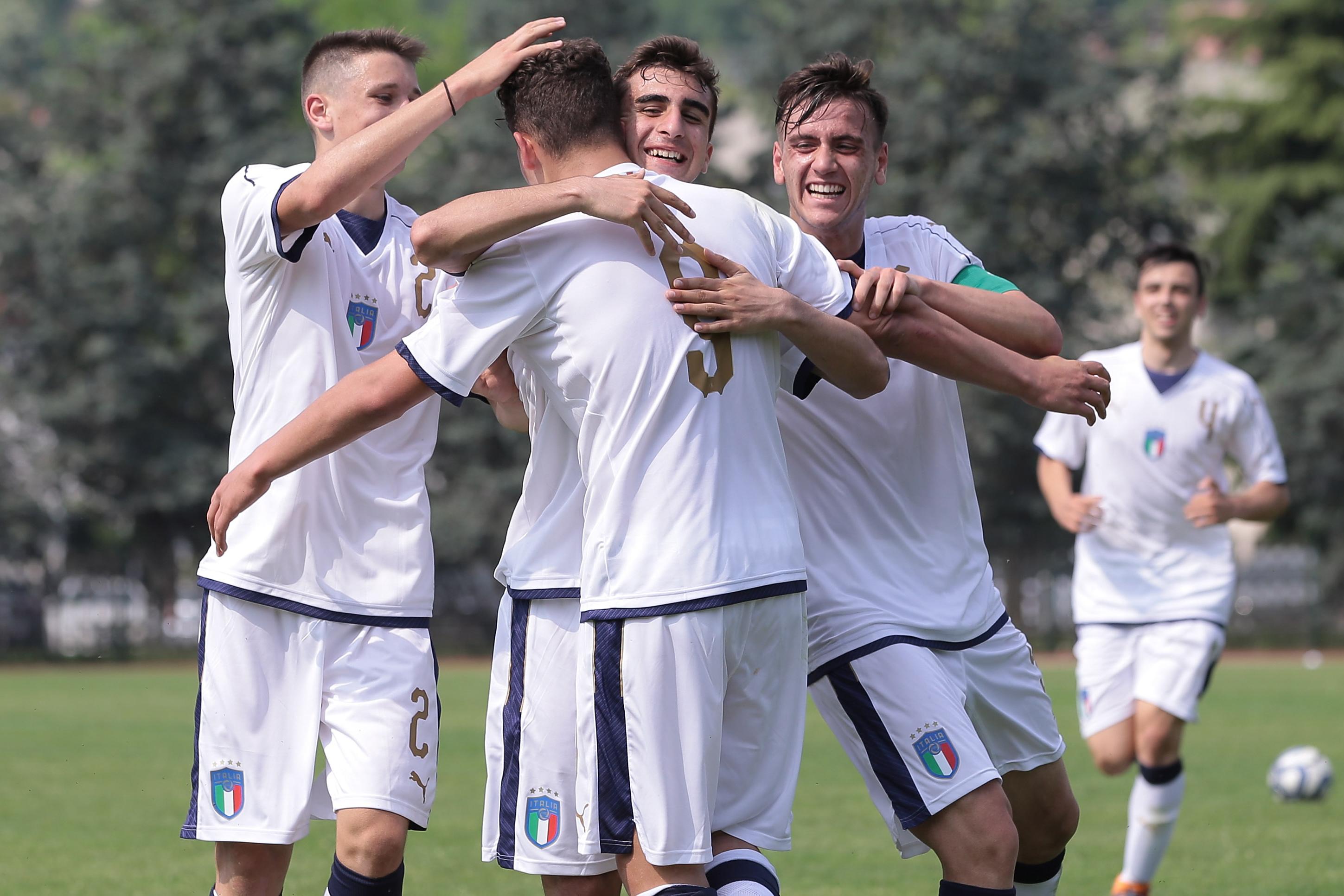 BRESCIA, ITALY - APRIL 24:  Sebastiano Esposito (C) of Italy celebrates his goal with his team-mates during the U16 International Friendly match between Italy and France on April 24, 2018 in Rezzato near Brescia, Italy.  (Photo by Emilio Andreoli/Getty Images)