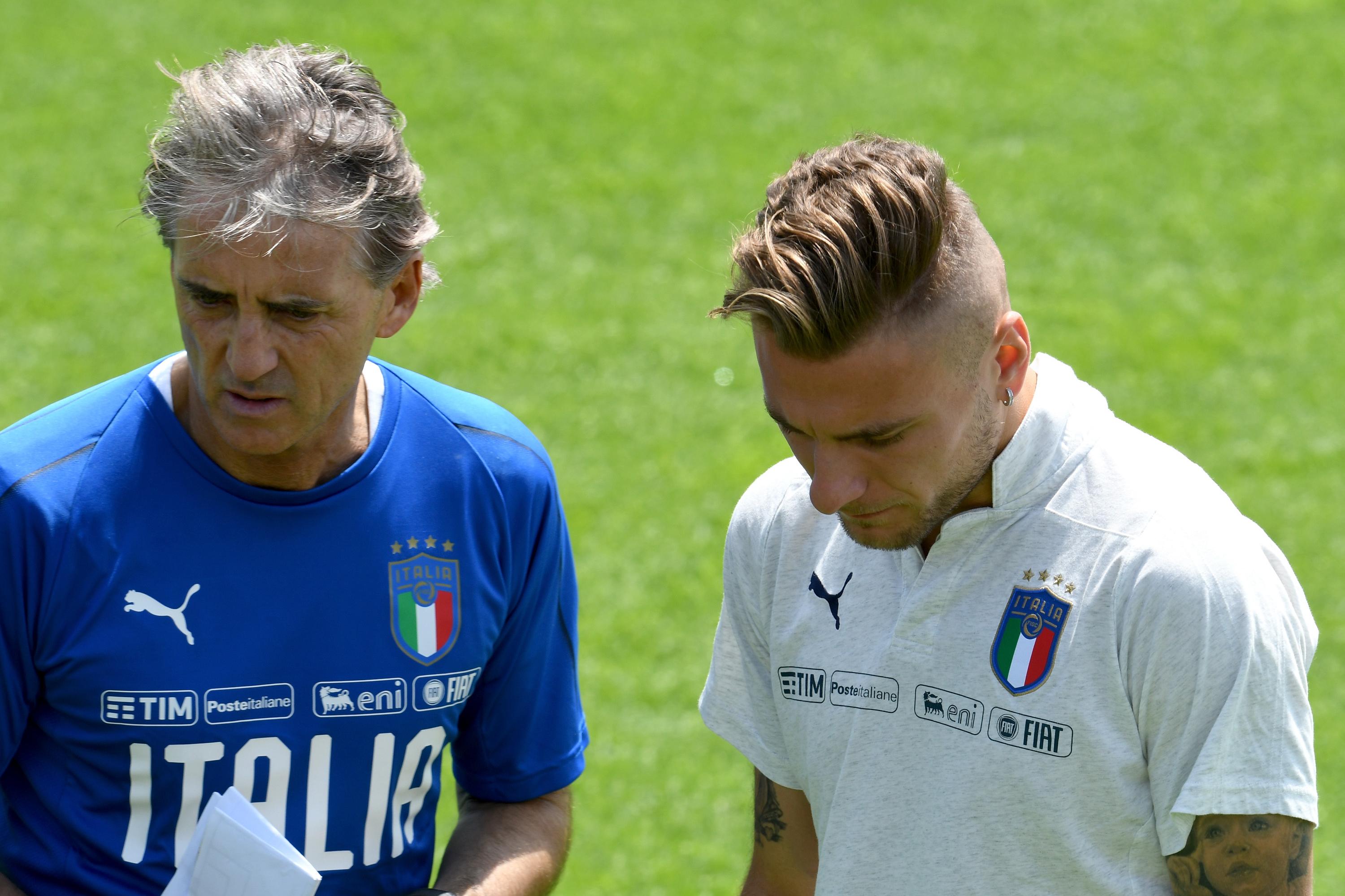 FLORENCE, ITALY - MAY 24: Head coach Italy Roberto Mancini (L) and Ciro Immobile chat during a Italy training session at Centro Tecnico Federale di Coverciano on May 24, 2018 in Florence, Italy. (Photo by Claudio Villa/Getty Images)