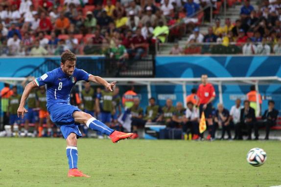 MANAUS, BRAZIL - JUNE 14:  Claudio Marchisio of Italy shoots and scores his team\\'s first goal during the 2014 FIFA World Cup Brazil Group D match between England and Italy at Arena Amazonia on June 14, 2014 in Manaus, Brazil.  (Photo by Adam Pretty/Getty Images)