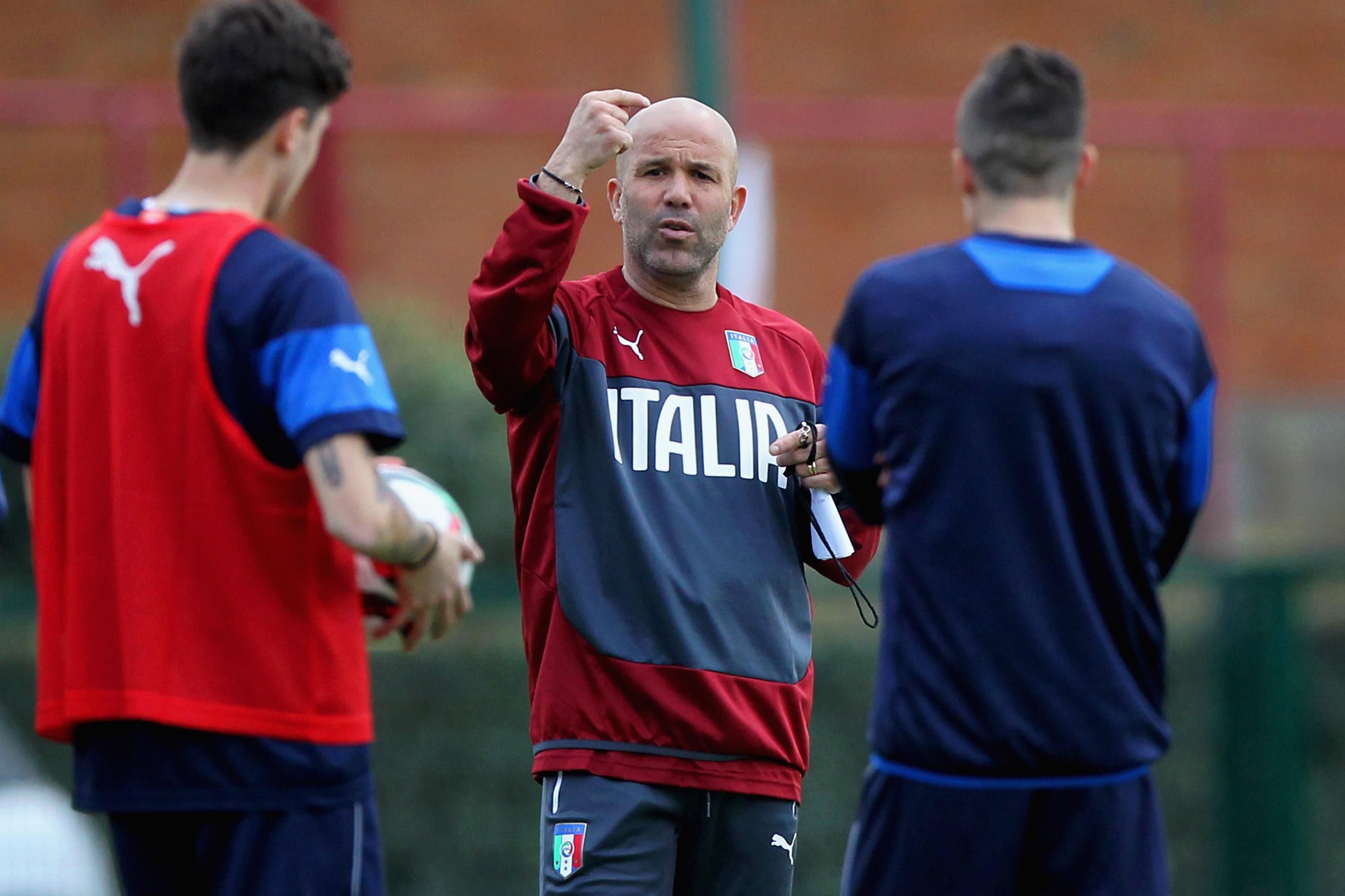 ROME, ITALY - MARCH 23: Italy U21 head coach Luigi Di Biagio gestures during a training session at the Giulio Onesti Sports Center on March 23, 2015 in Rome, Italy. (Photo by Paolo Bruno/Getty Images)