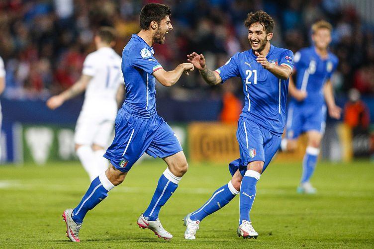 OLOMOUC, CZECH REPUBLIC - JUNE 24: Marco Benassi (L) and Danilo Cataldi of Italy celebrate after scoring during the UEFA Under21 European Championship 2015 match between England and Italy at Andruv Stadium on June 24, 2015 in Olomouc, Czech Republic. (Photo by Christian Hofer/Getty Images)