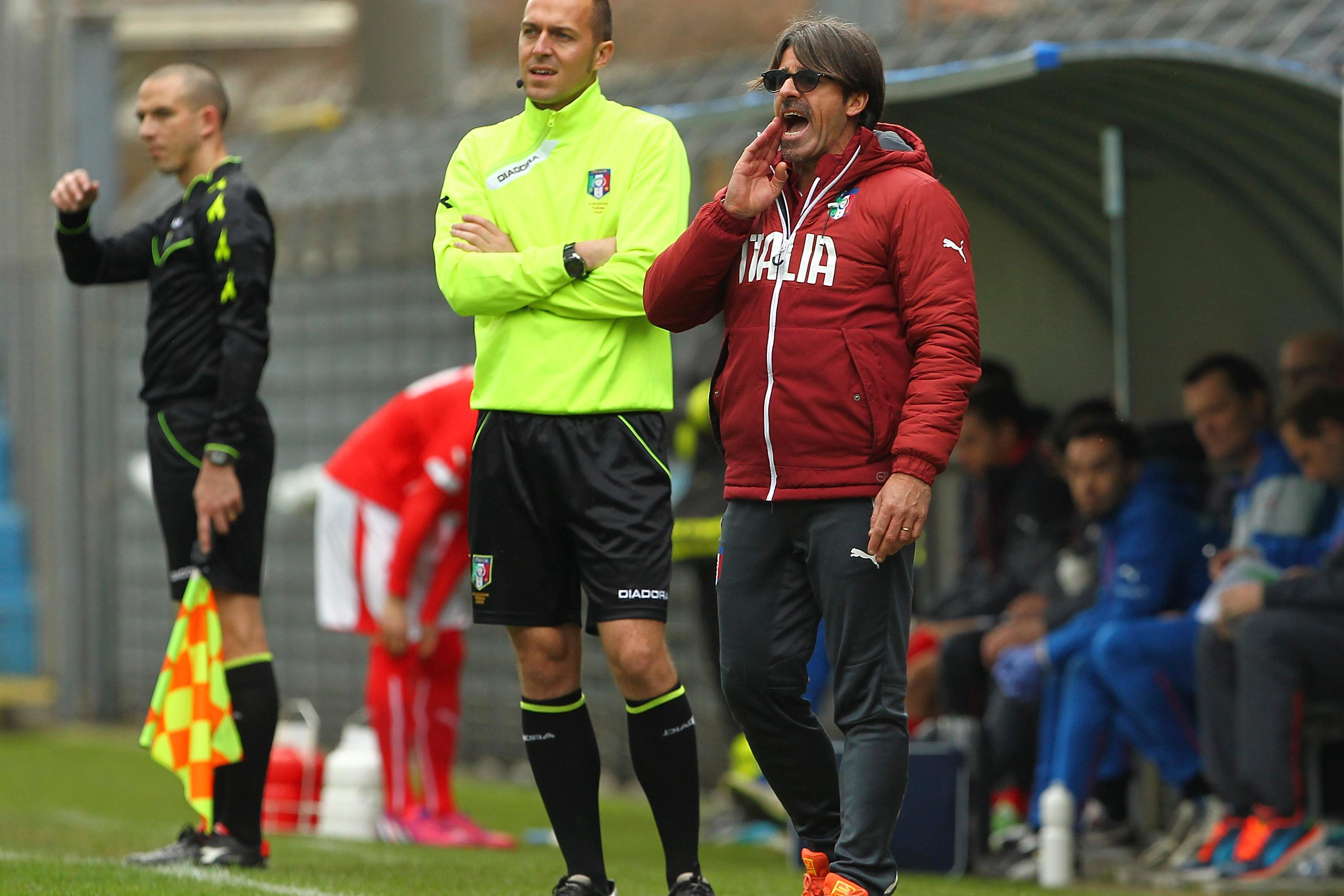 LECCO, ITALY - MARCH 26:  taly coach Alberigo Evani shouts to his players during the 4 Nations Tournament match between Italy U20 and Switzerland U20 at Stadio Rigamonti-Ceppi on March 26, 2015 in Lecco, Italy.  (Photo by Marco Luzzani/Getty Images) *** Local Caption *** Alberigo Evani