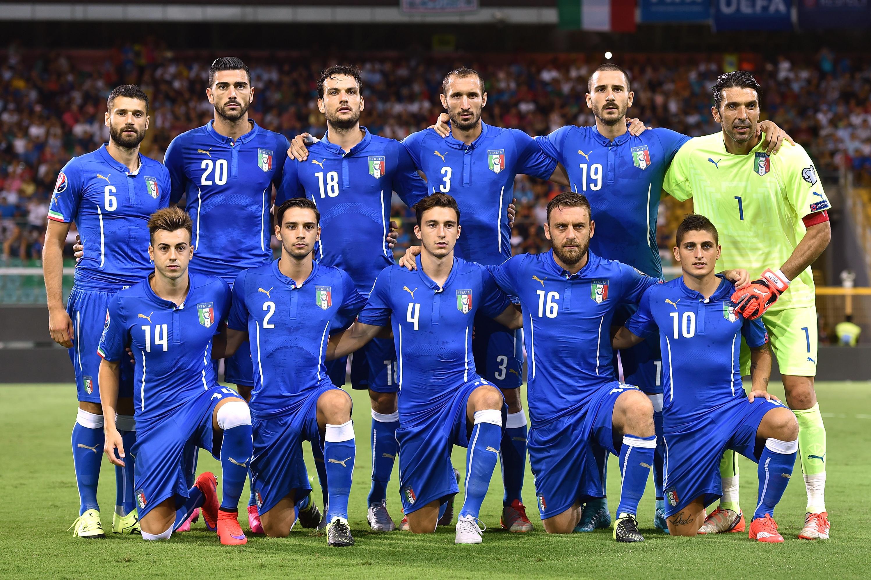 PALERMO, ITALY - SEPTEMBER 06:  Players of Italy pose for a team shot during the UEFA EURO 2016 Qualifier match between Italy and Bulgaria on September 6, 2015 in Palermo, Italy.  (Photo by Tullio M. Puglia/Getty Images)