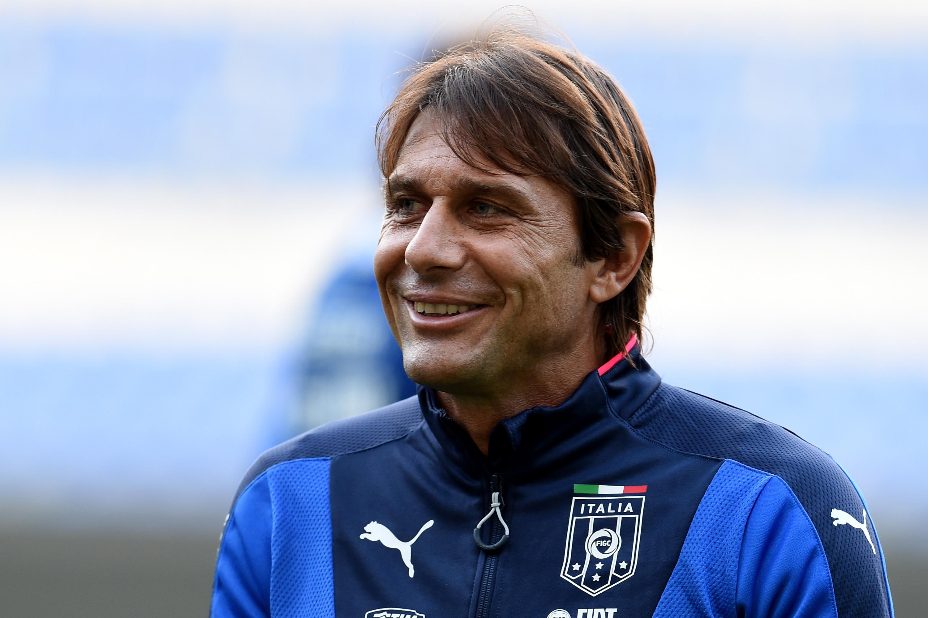 ROME, ITALY - OCTOBER 12:  Head coach Antonio Conte reacts at the end of Italy training session at Stadio Olimpico on October 12, 2015 in Rome, Italy.  (Photo by Claudio Villa/Getty Images)