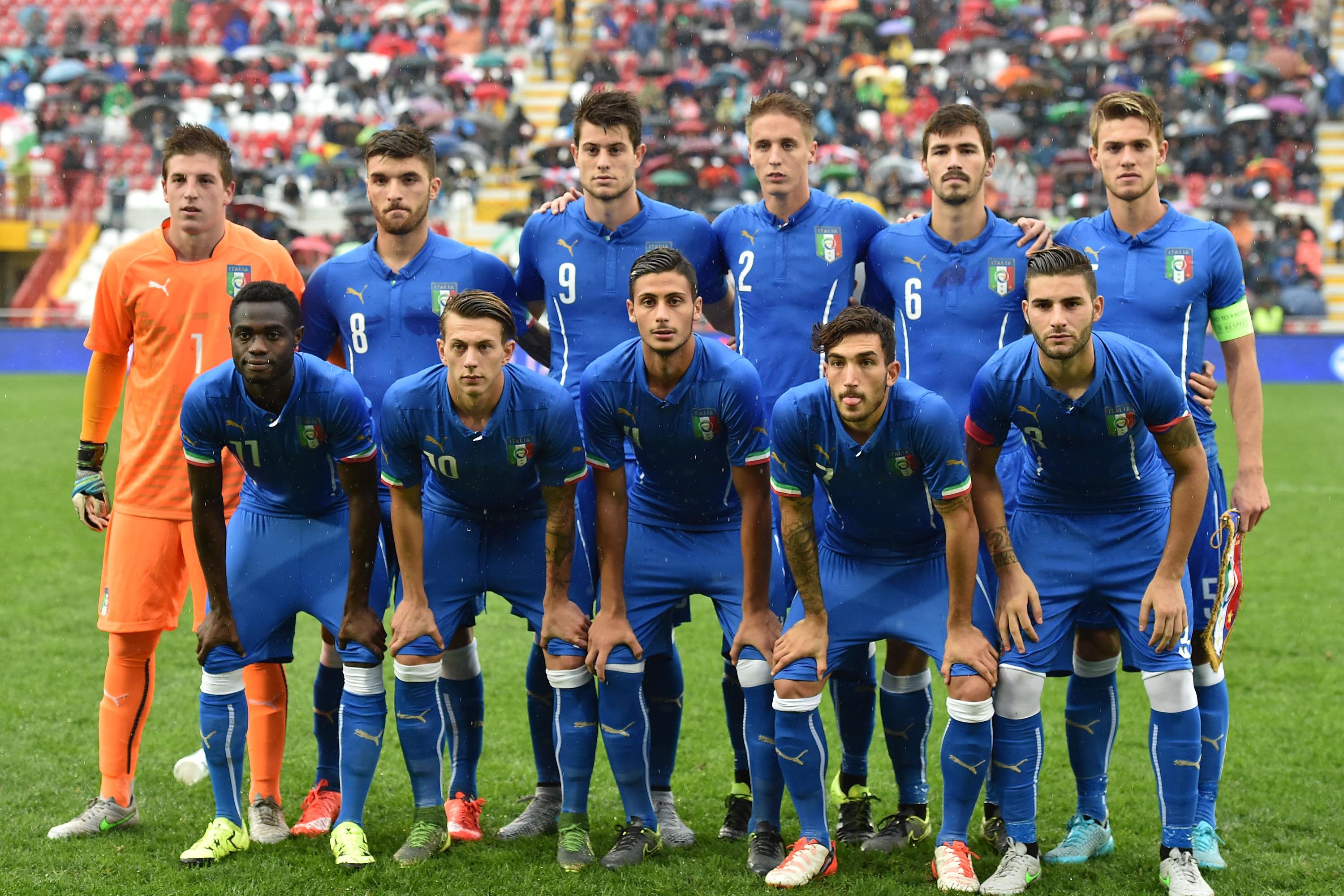VICENZA, ITALY - OCTOBER 13:  Team of Italy before the 2017 UEFA European U21 Championships Qualifier between Italy and Republic of Ireland at Stadio Romeo Menti on October 13, 2015 in Vicenza, Italy.  (Photo by Giuseppe Bellini/Getty Images)
