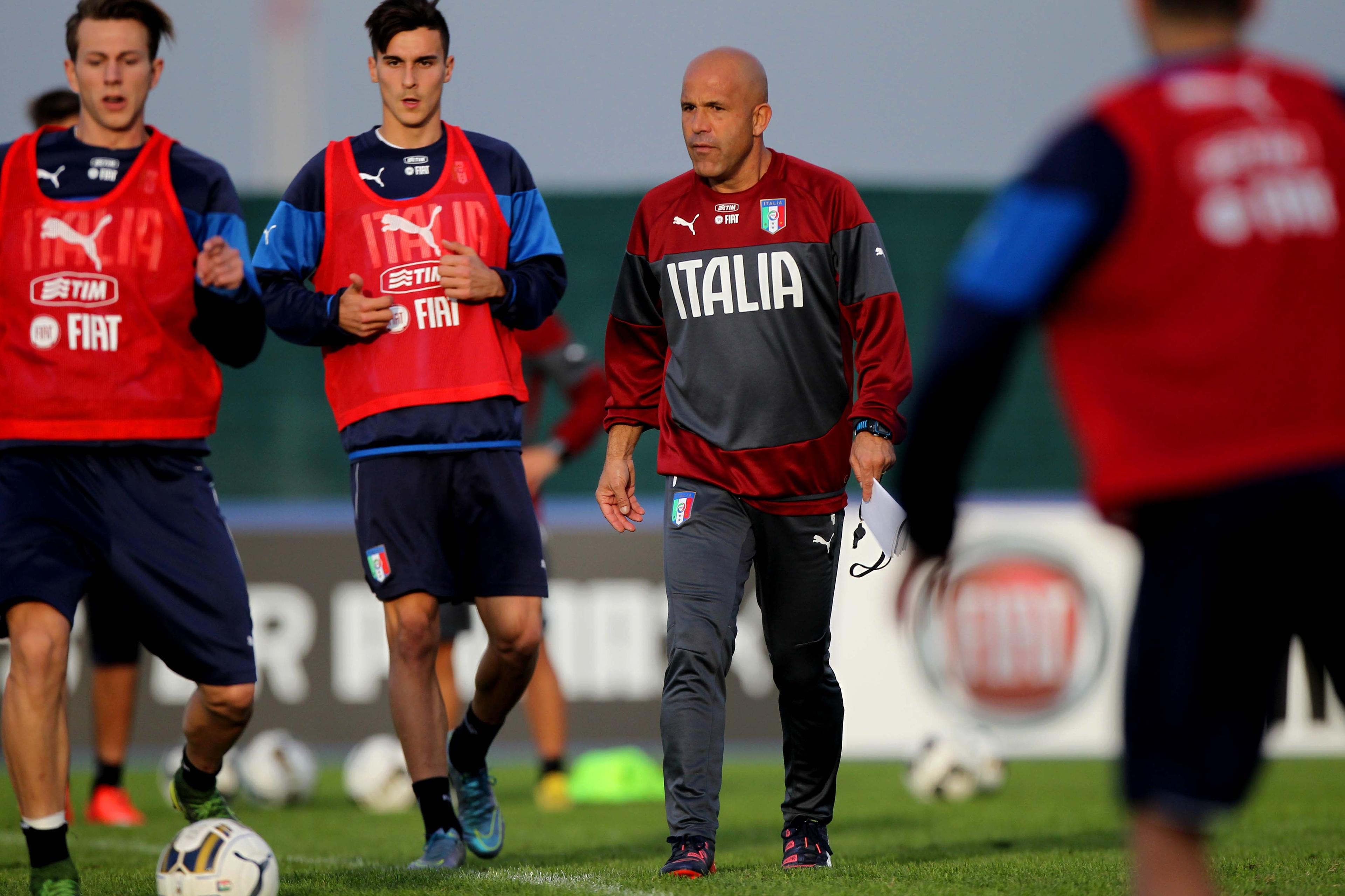 ROME, ITALY - NOVEMBER 10:  U21 training   on November 10, 2015 in Rome, Italy.  (Photo by Paolo Bruno/Getty Images)