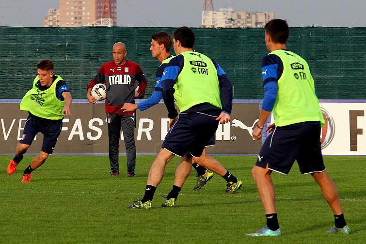 ROME, ITALY - NOVEMBER 10: U21 training on November 10, 2015 in Rome, Italy. (Photo by Paolo Bruno/Getty Images)
