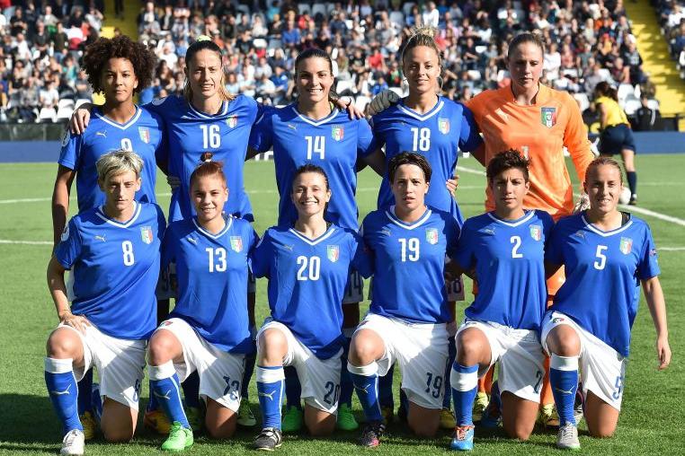 CESENA, ITALY - OCTOBER 24:  Team of Italy before the UEFA Women\\'s Euro 2017 Qualifier between Italy and Switzerland at Dino Manuzzi Stadium on October 24, 2015 in Cesena, Italy.  (Photo by Giuseppe Bellini/Getty Images)